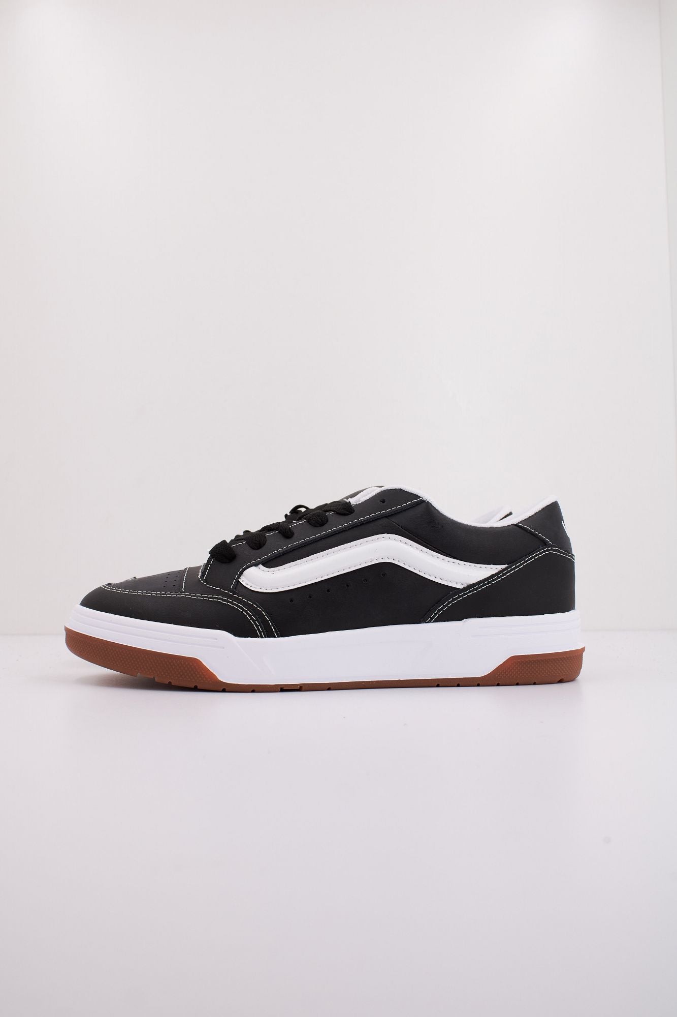 VANS HYLANE en color NEGRO (1)
