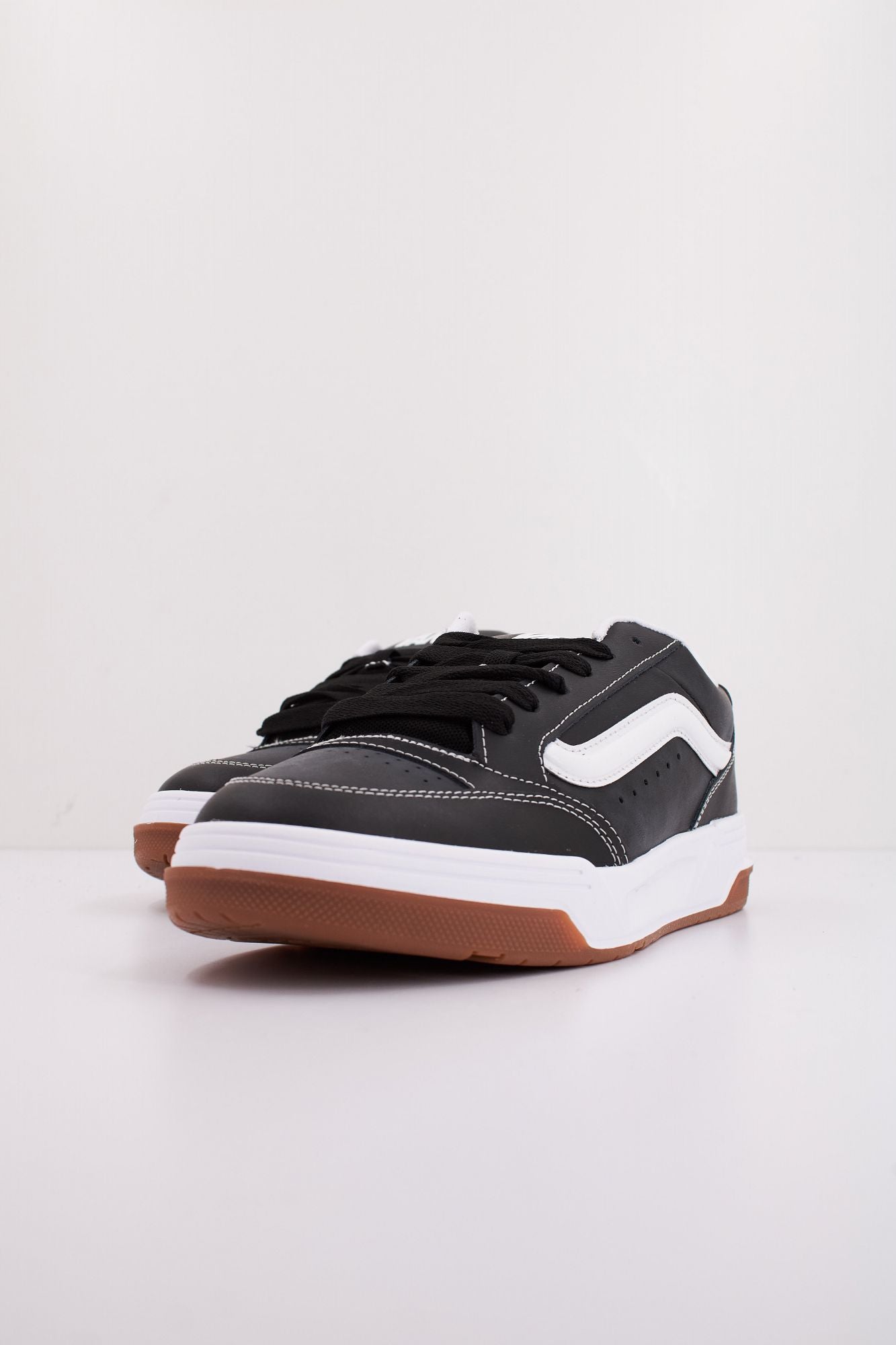 VANS HYLANE en color NEGRO (2)