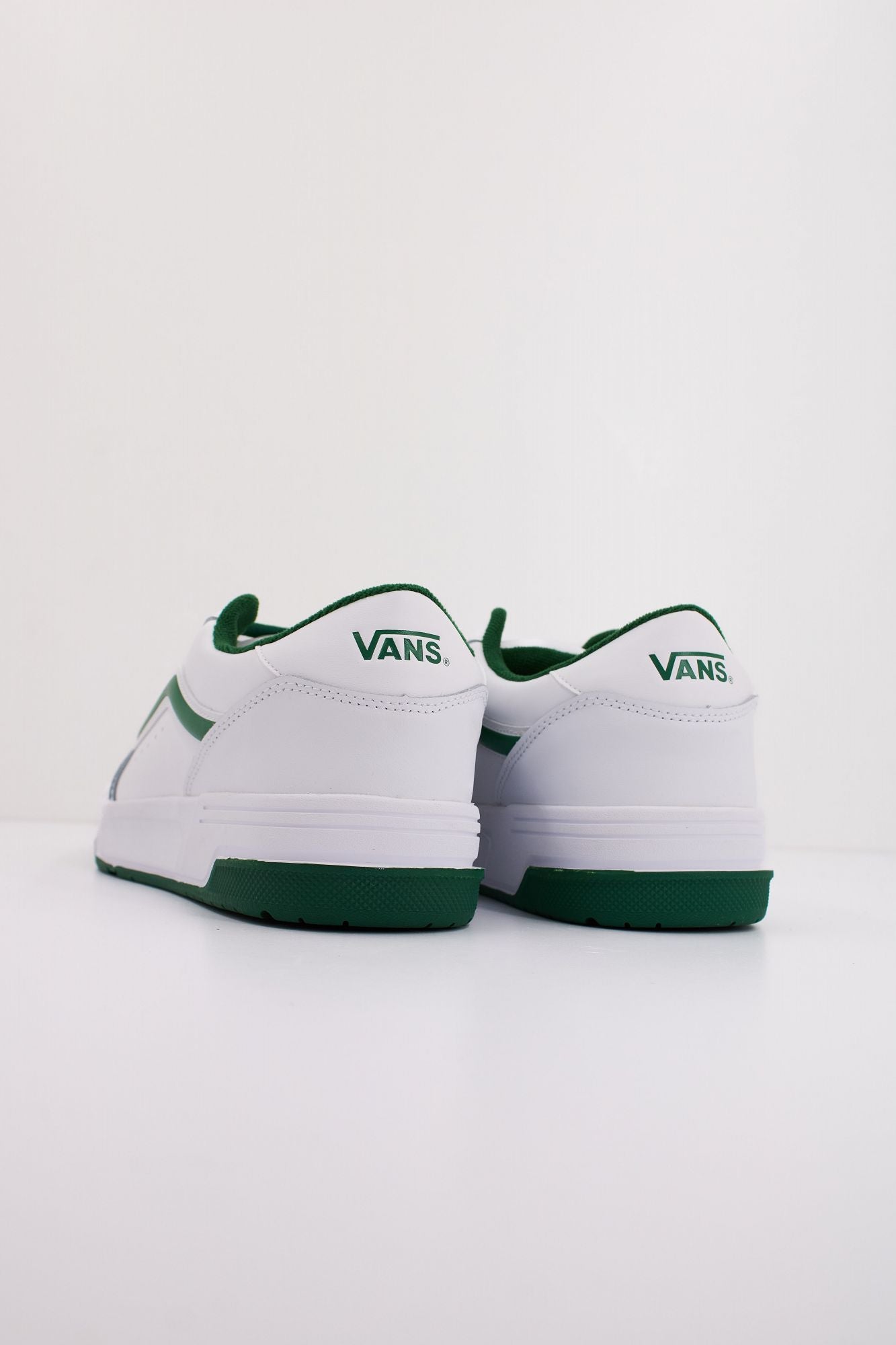 VANS HYLANE POP en color BLANCO (4)