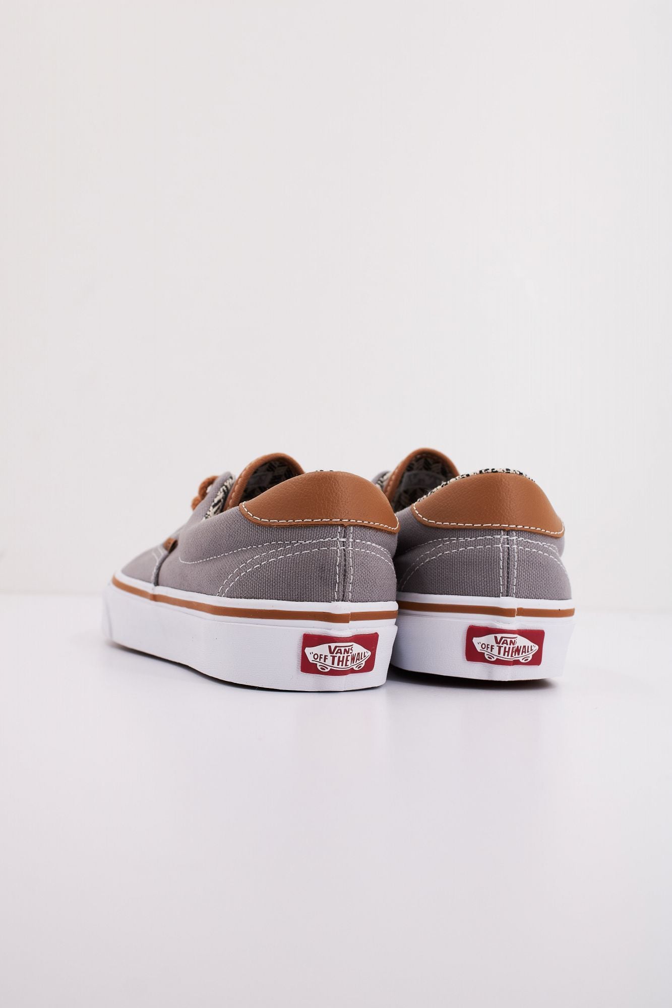 VANS UA ERA 59 (C&L) en color GRIS (4)