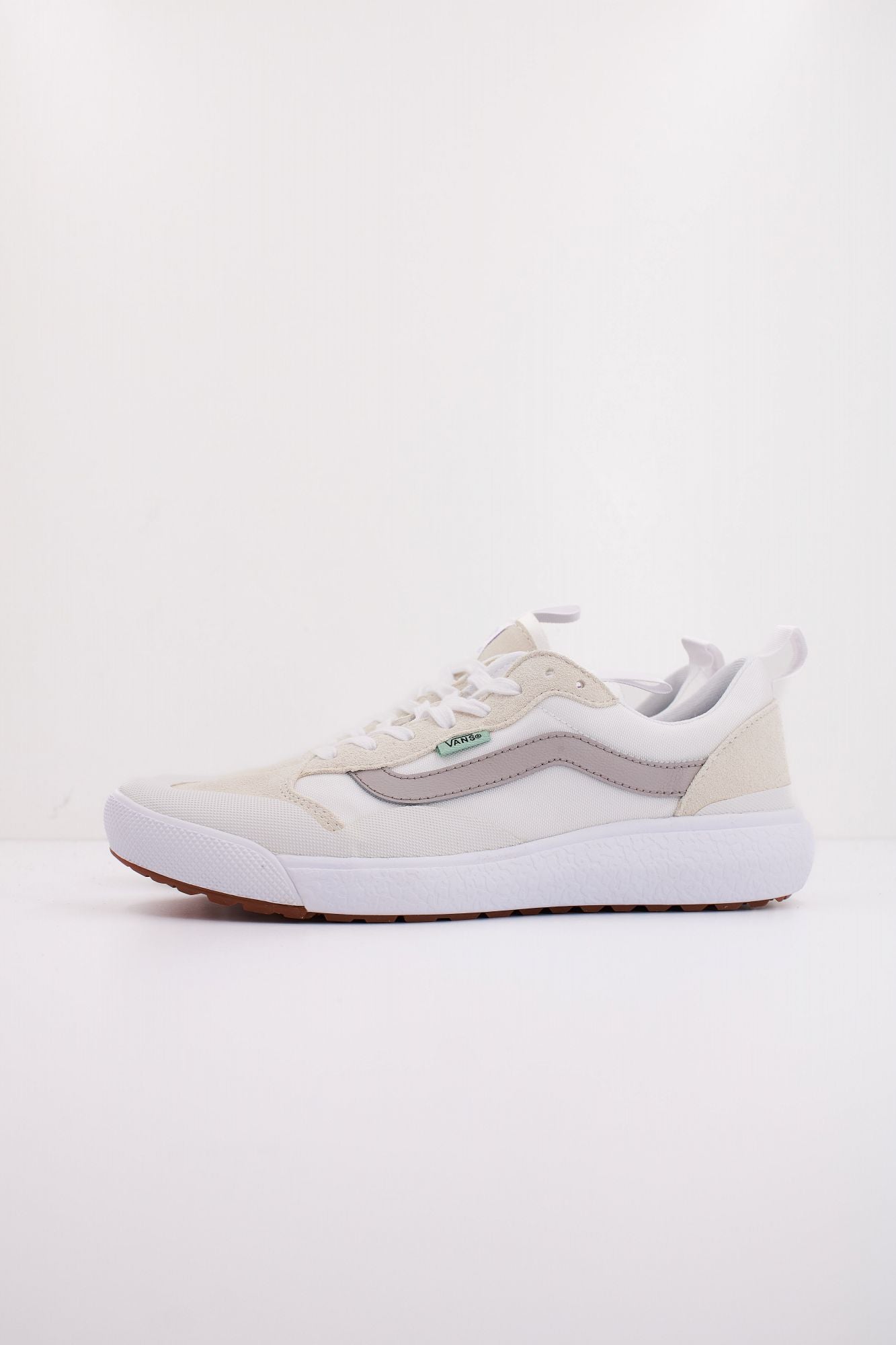 VANS UA ULTRARANGE EXO SE en color BLANCO (1)