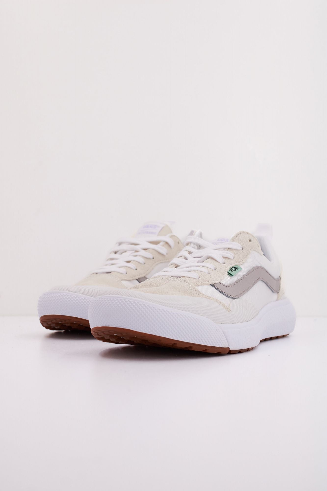 VANS UA ULTRARANGE EXO SE en color BLANCO (2)