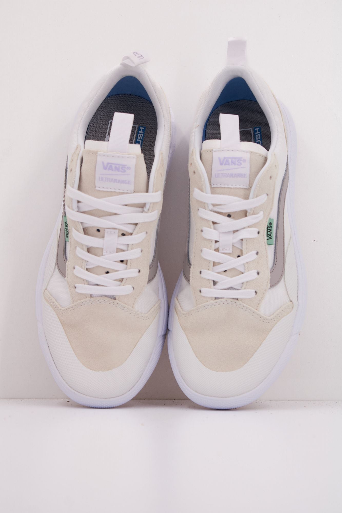 VANS UA ULTRARANGE EXO SE en color BLANCO (3)
