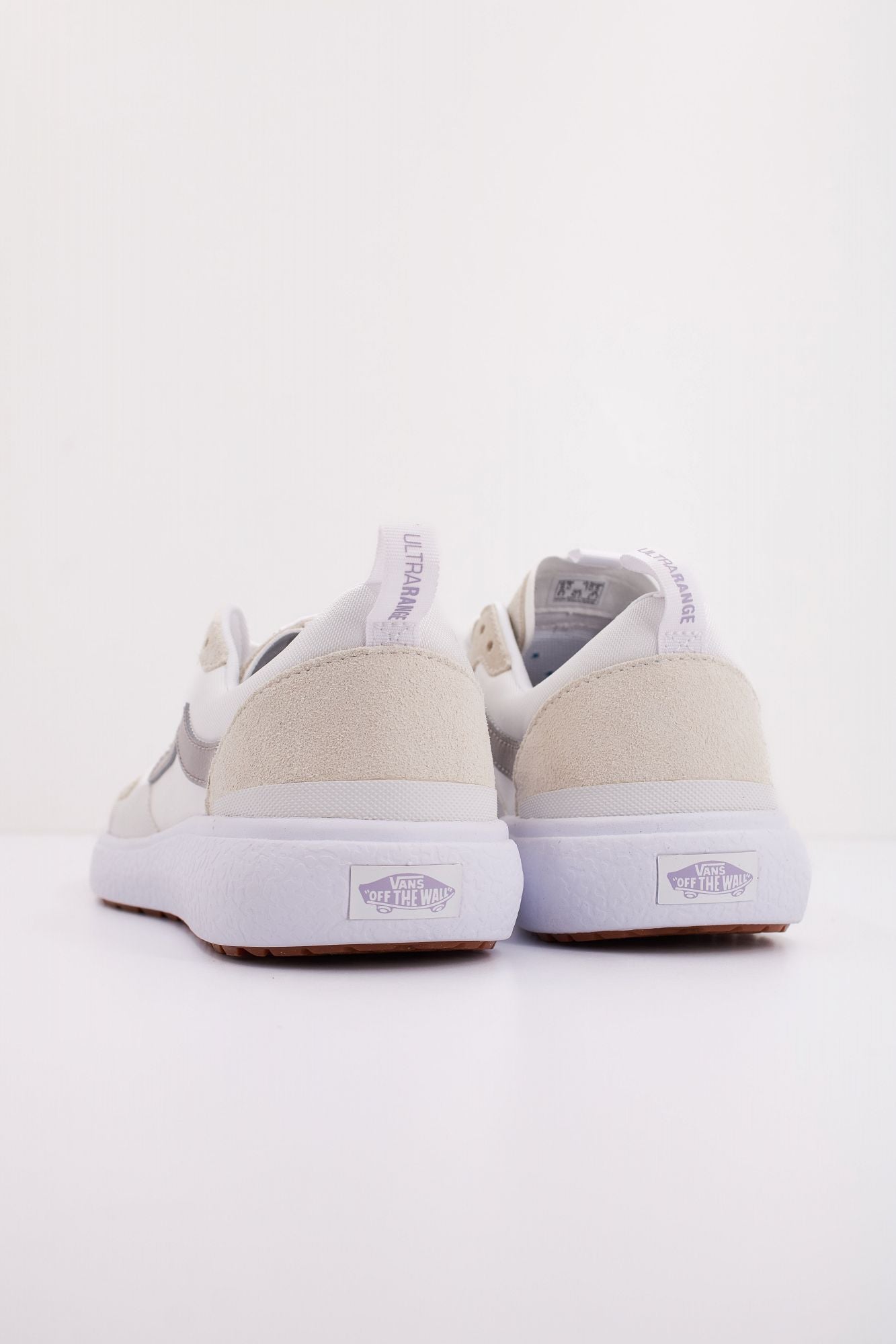 VANS UA ULTRARANGE EXO SE en color BLANCO (4)