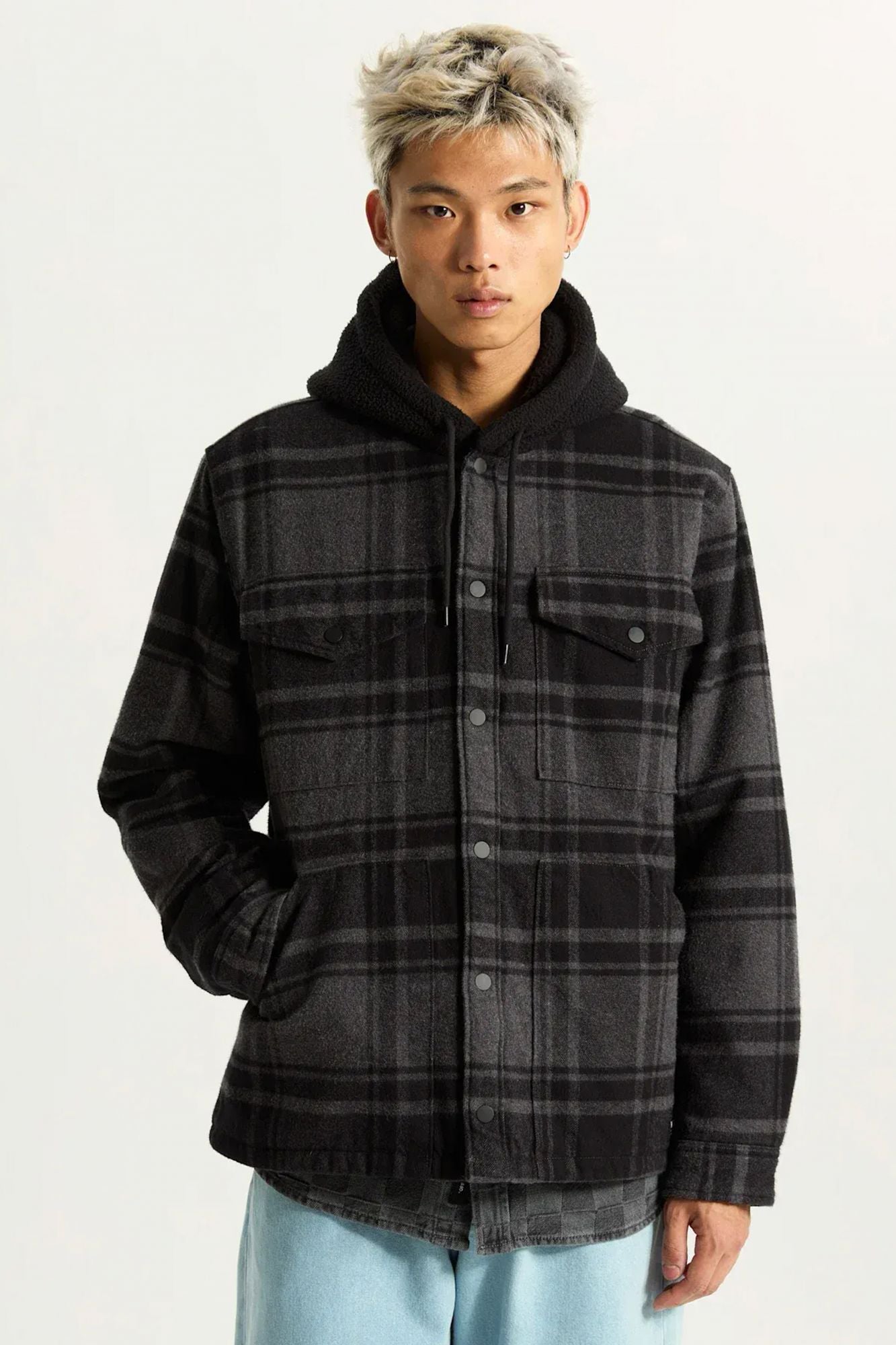 VANS UA WARD LOW en color NEGRO (1)