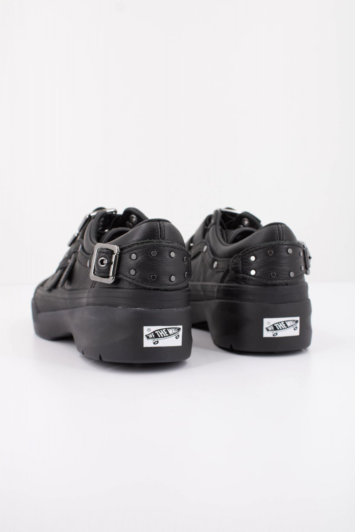 VANS LX OLD SKOOL BUCKLE VN000EEDBLK1 en color NEGRO (4)