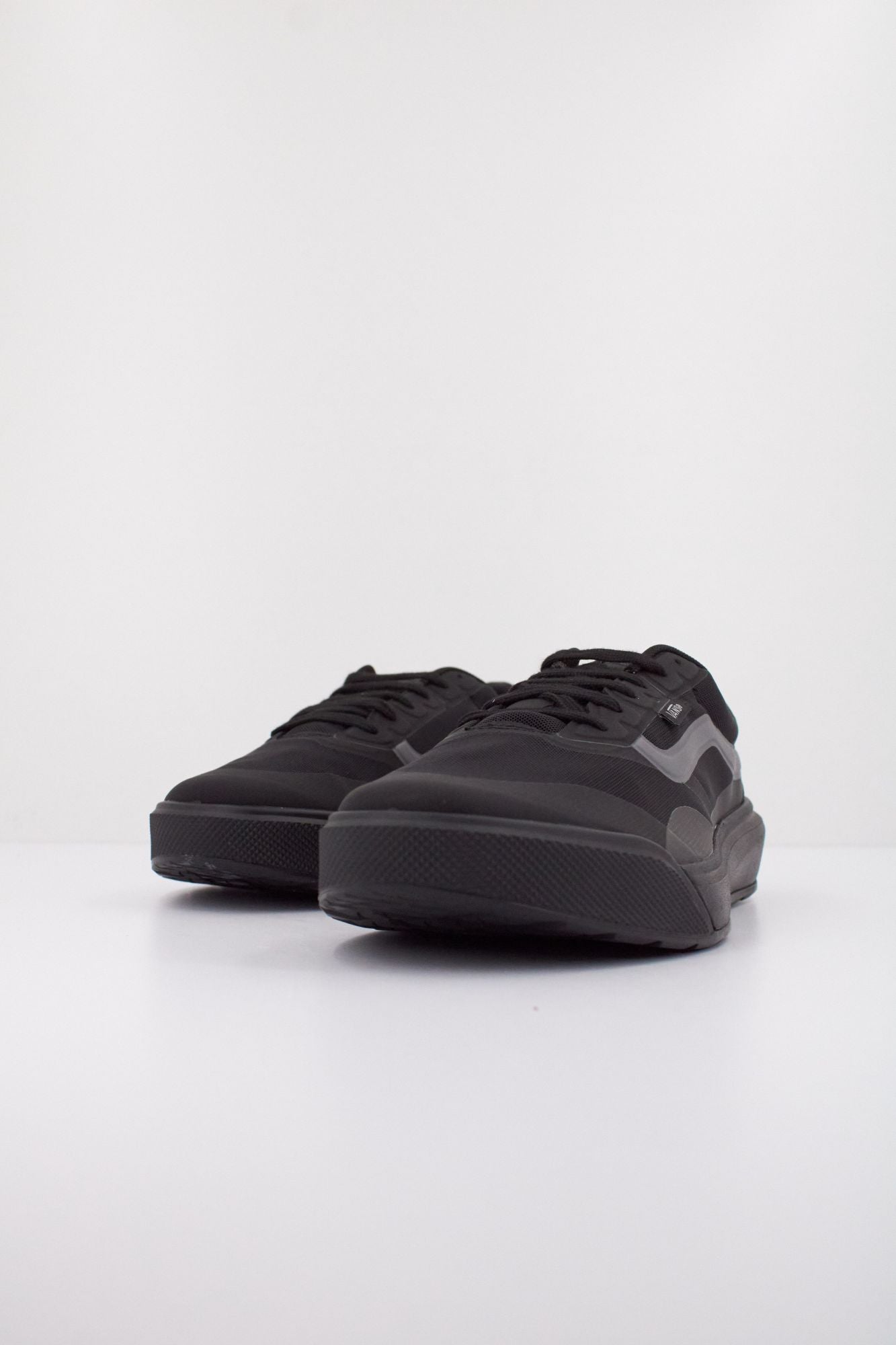 VANS  MTE ULTRARANGE 2.0 RW  en color NEGRO (2)