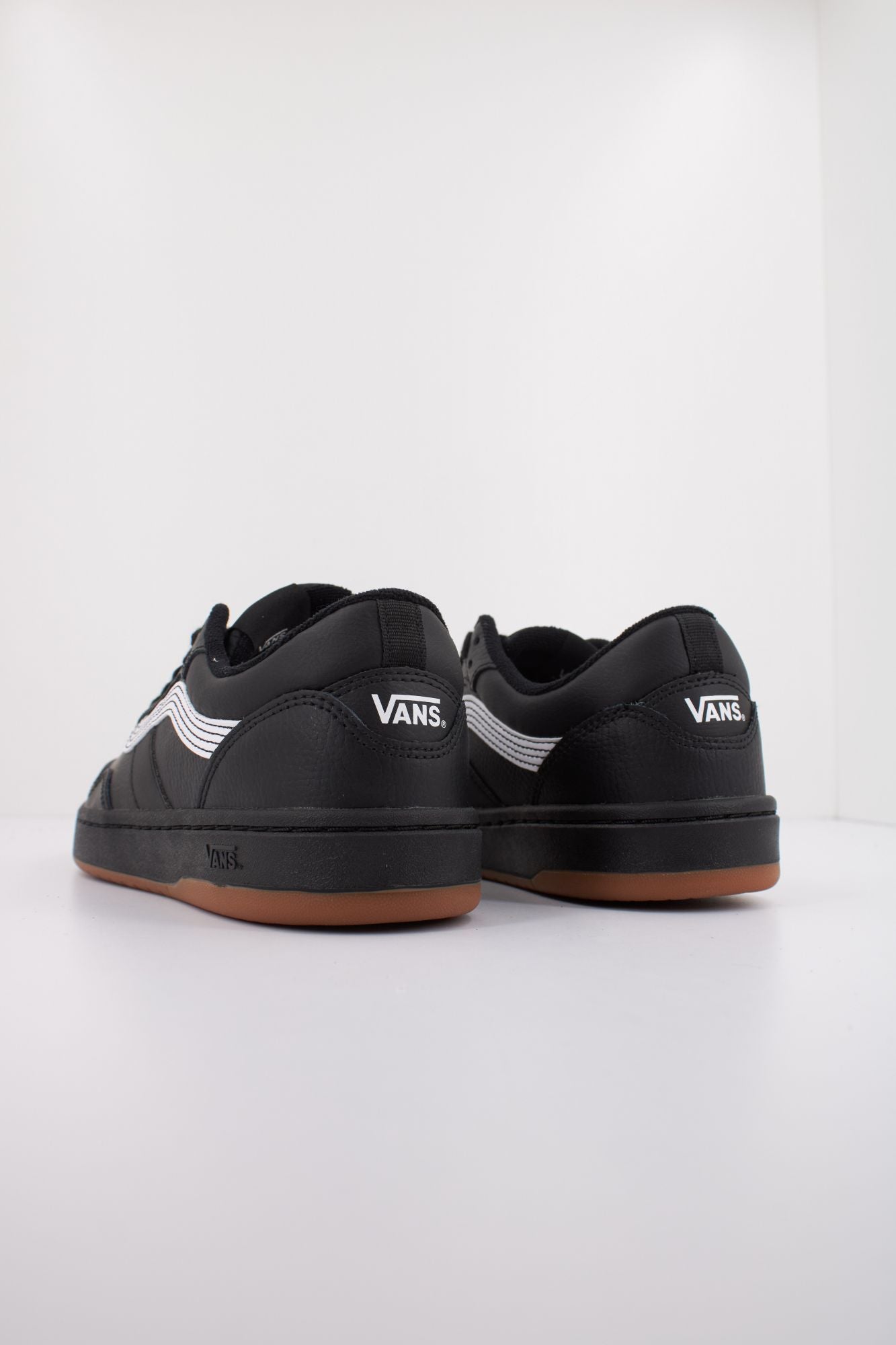 VANS CRUZE 3.0 STIT en color NEGRO (4)
