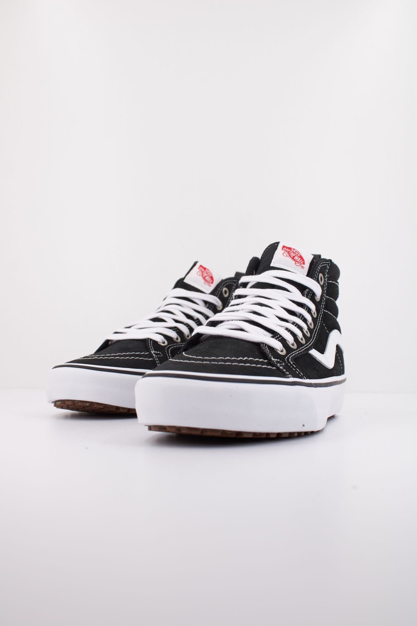 VANS MTE SK8-HI INSULATED en color NEGRO (2)