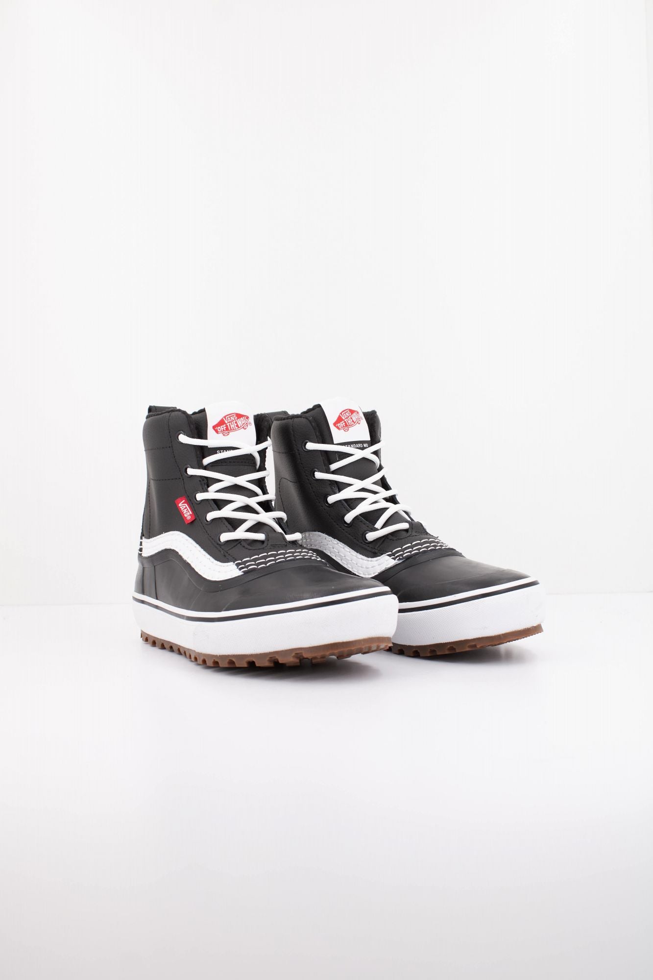 VANS MTE STANDARD MID WATERPROOF en color NEGRO (2)