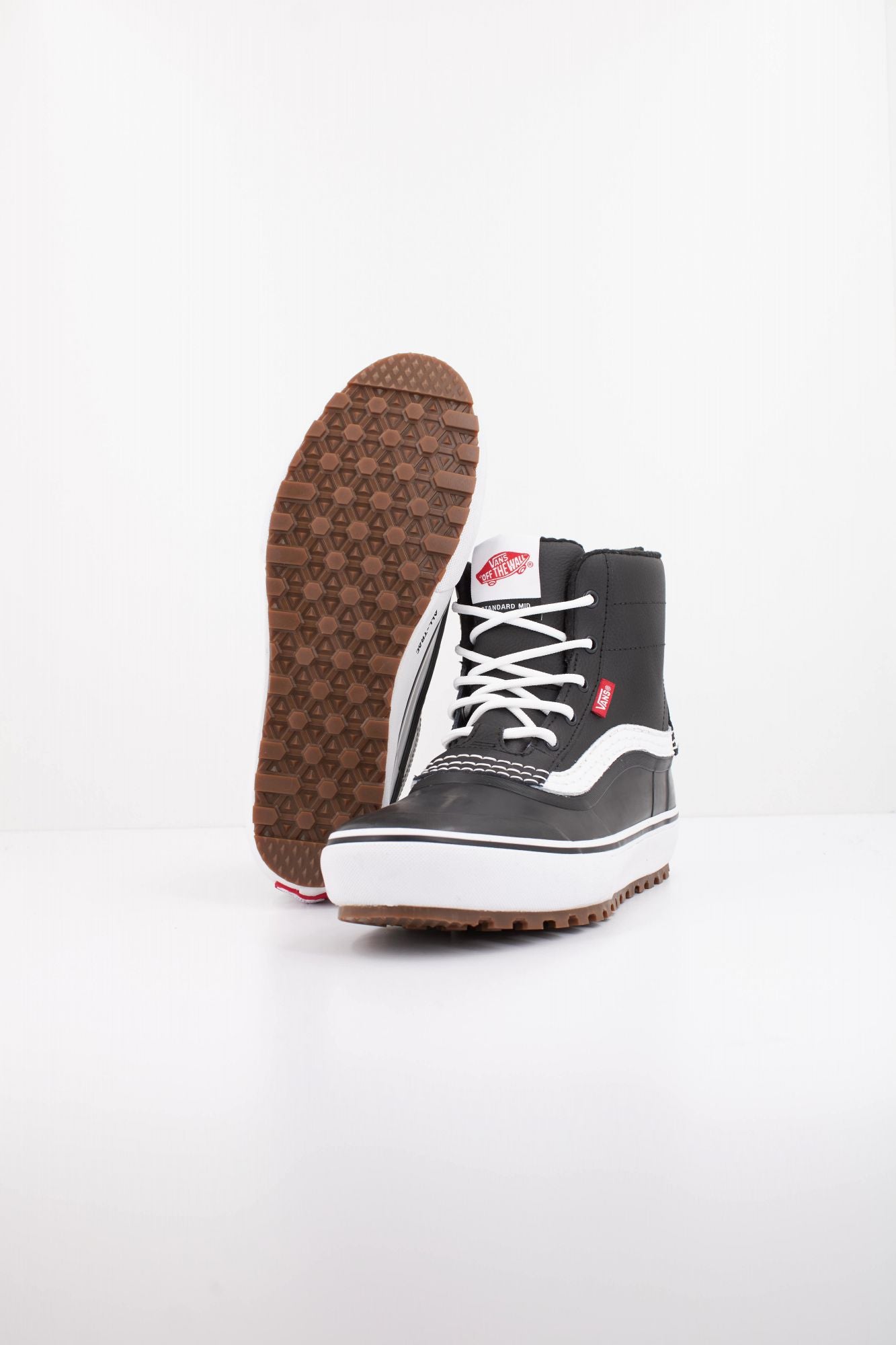 VANS MTE STANDARD MID WATERPROOF en color NEGRO (3)