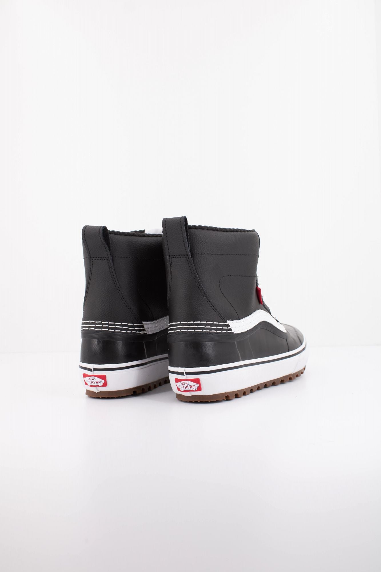 VANS MTE STANDARD MID WATERPROOF en color NEGRO (4)