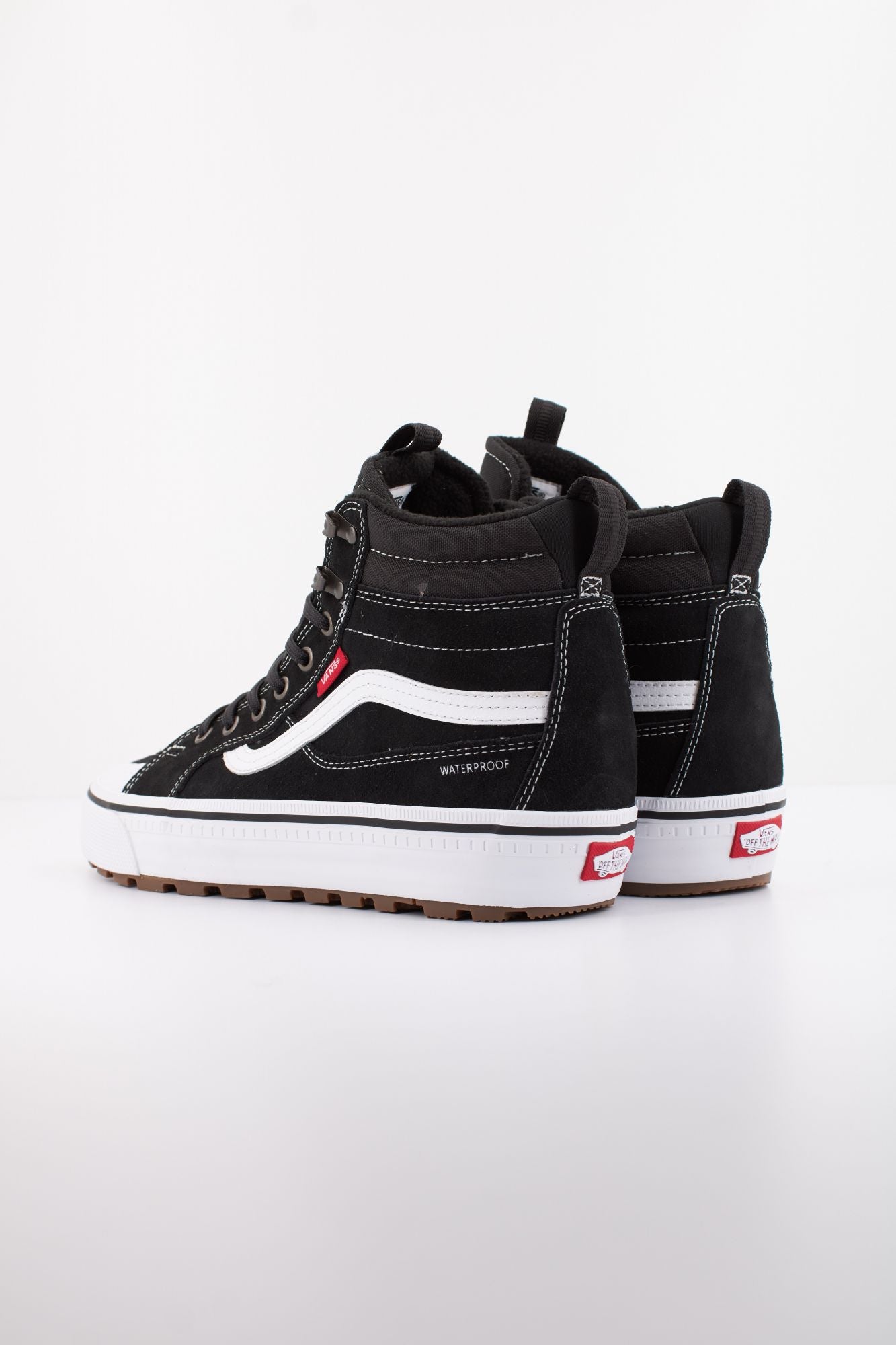 VANS MTE SK8-HI WATERPROOF en color NEGRO (3)