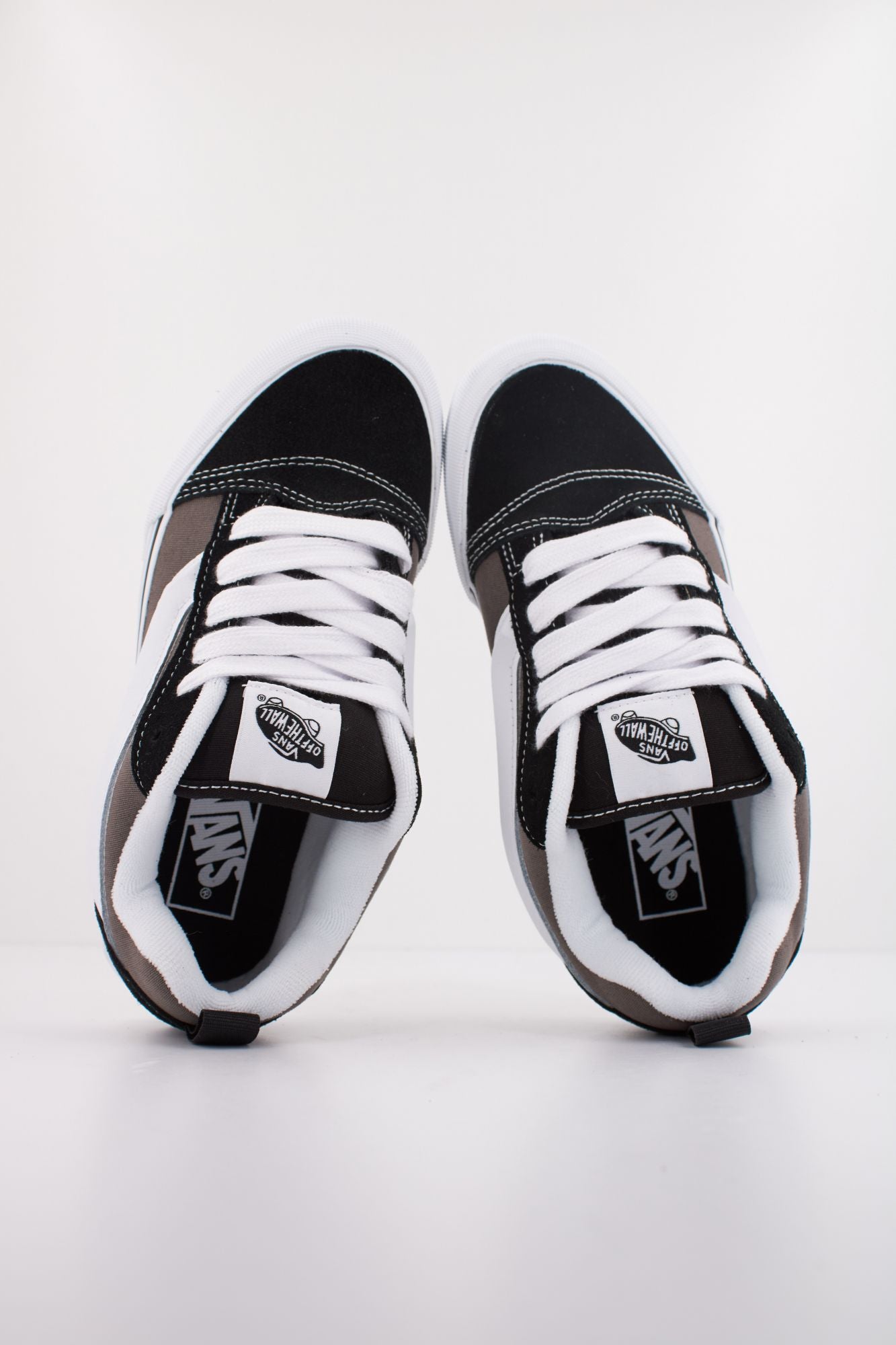 VANS KNU SKOOL en color NEGRO (3)