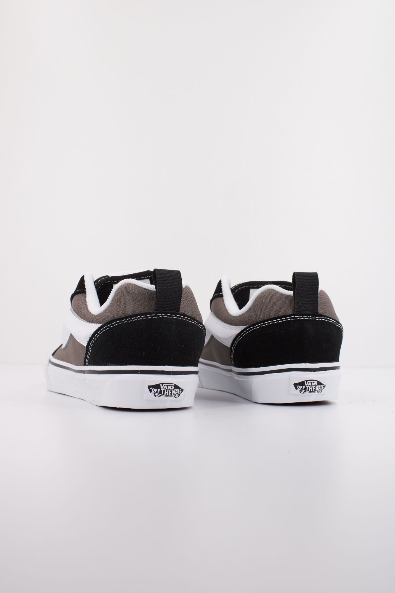 VANS KNU SKOOL en color NEGRO (4)