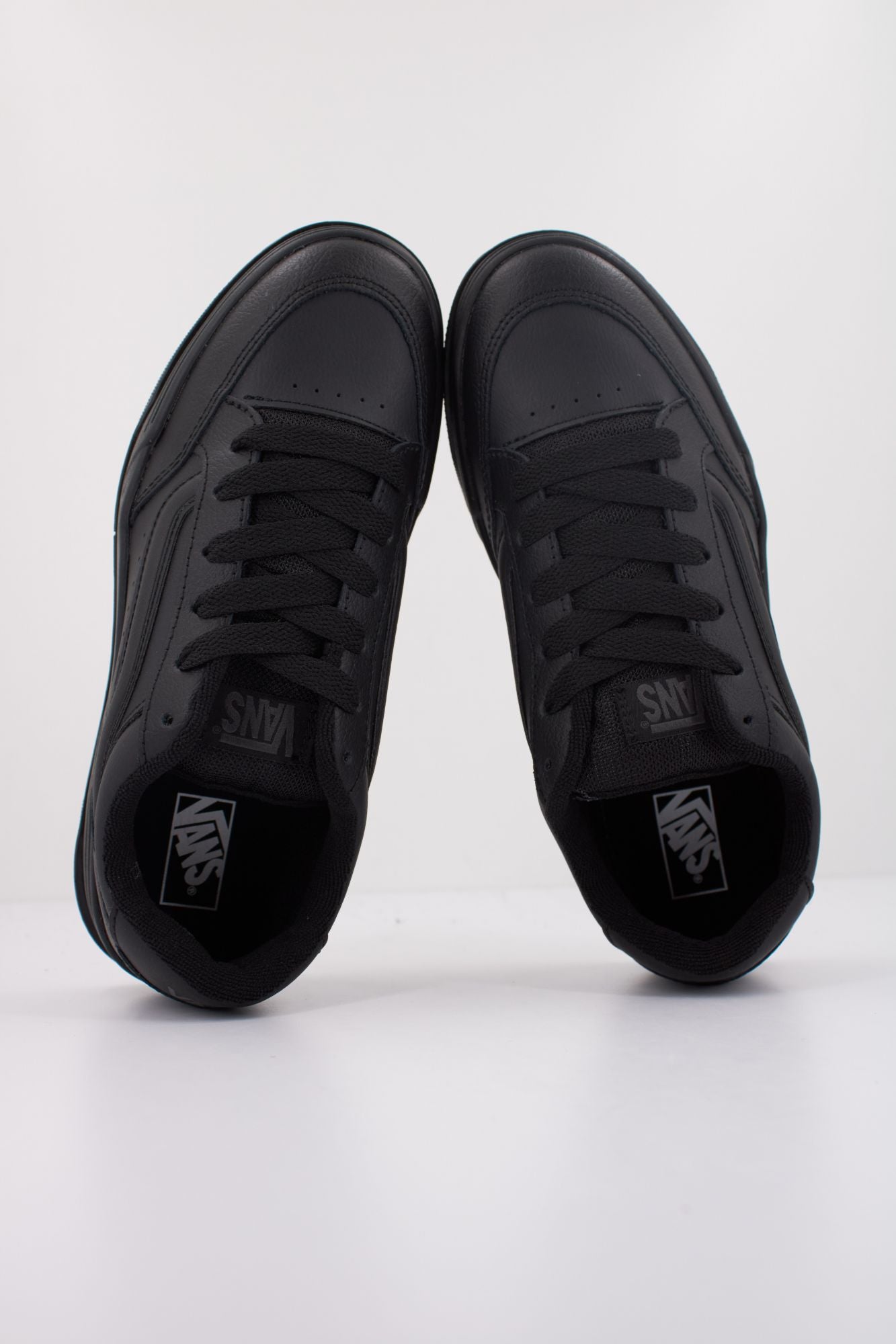 VANS  HYLANE  en color NEGRO (3)