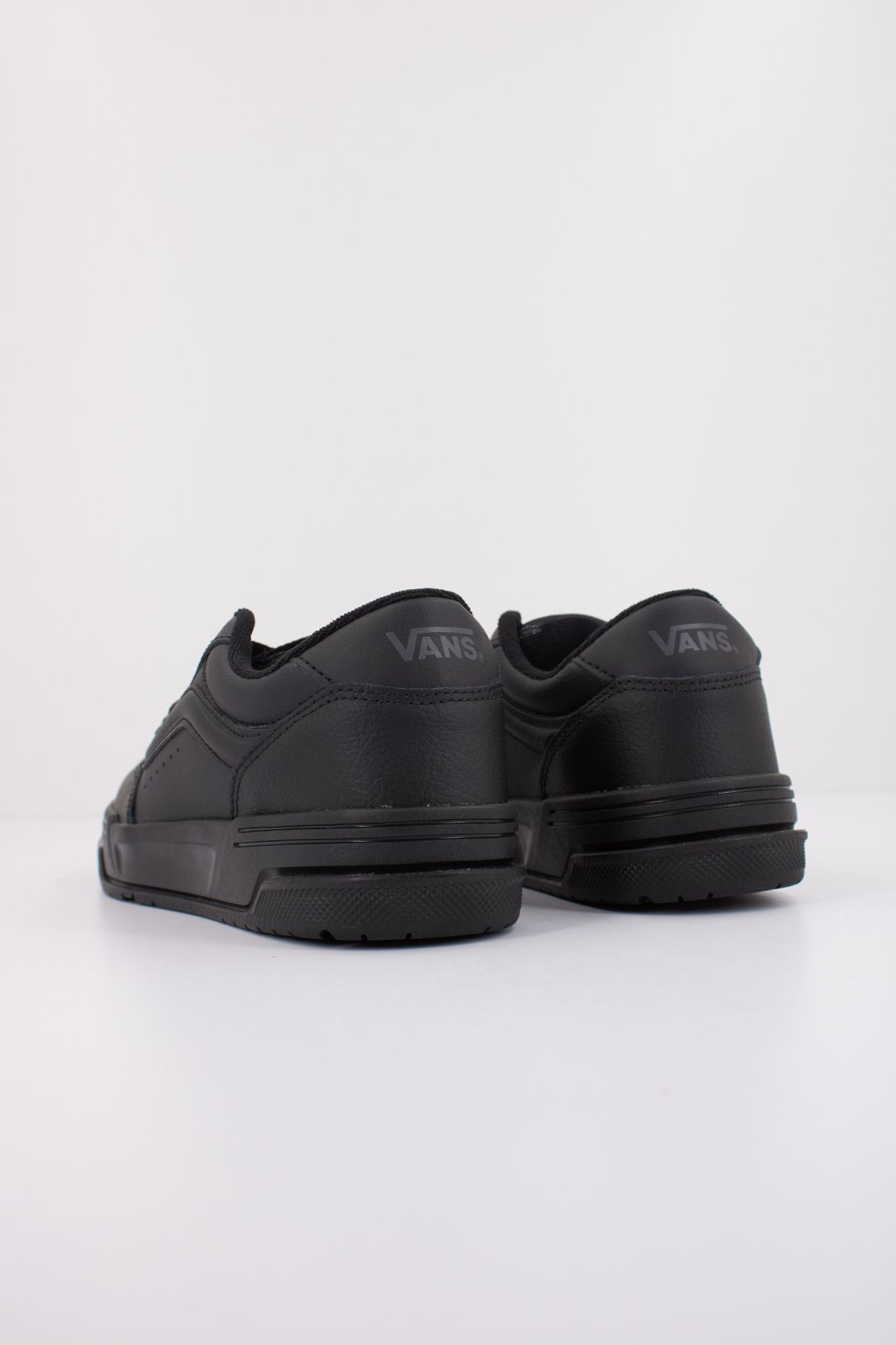 VANS  HYLANE  en color NEGRO (4)