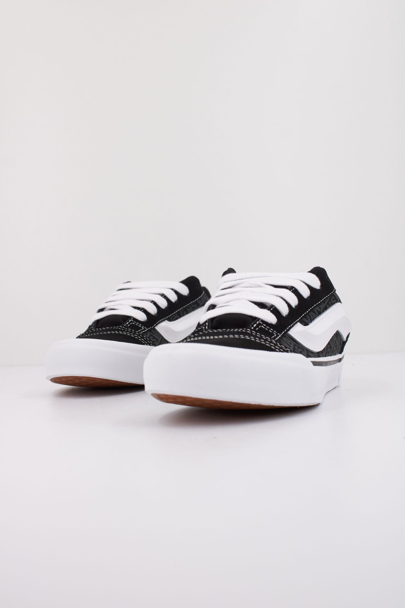VANS  KNU SKOOL  en color NEGRO (2)