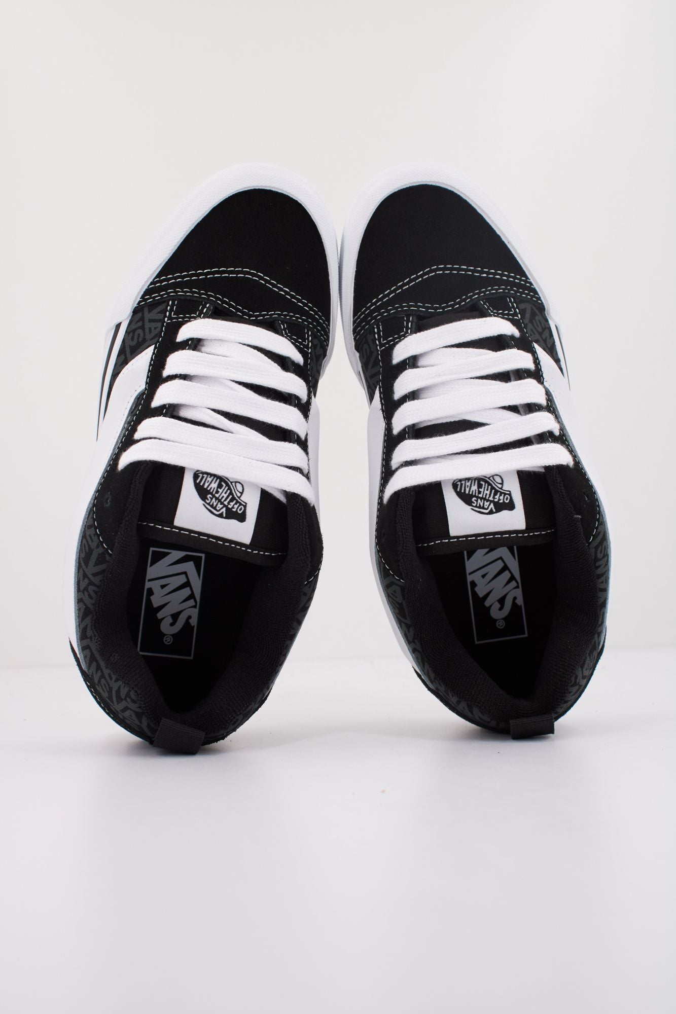 VANS  KNU SKOOL  en color NEGRO (3)