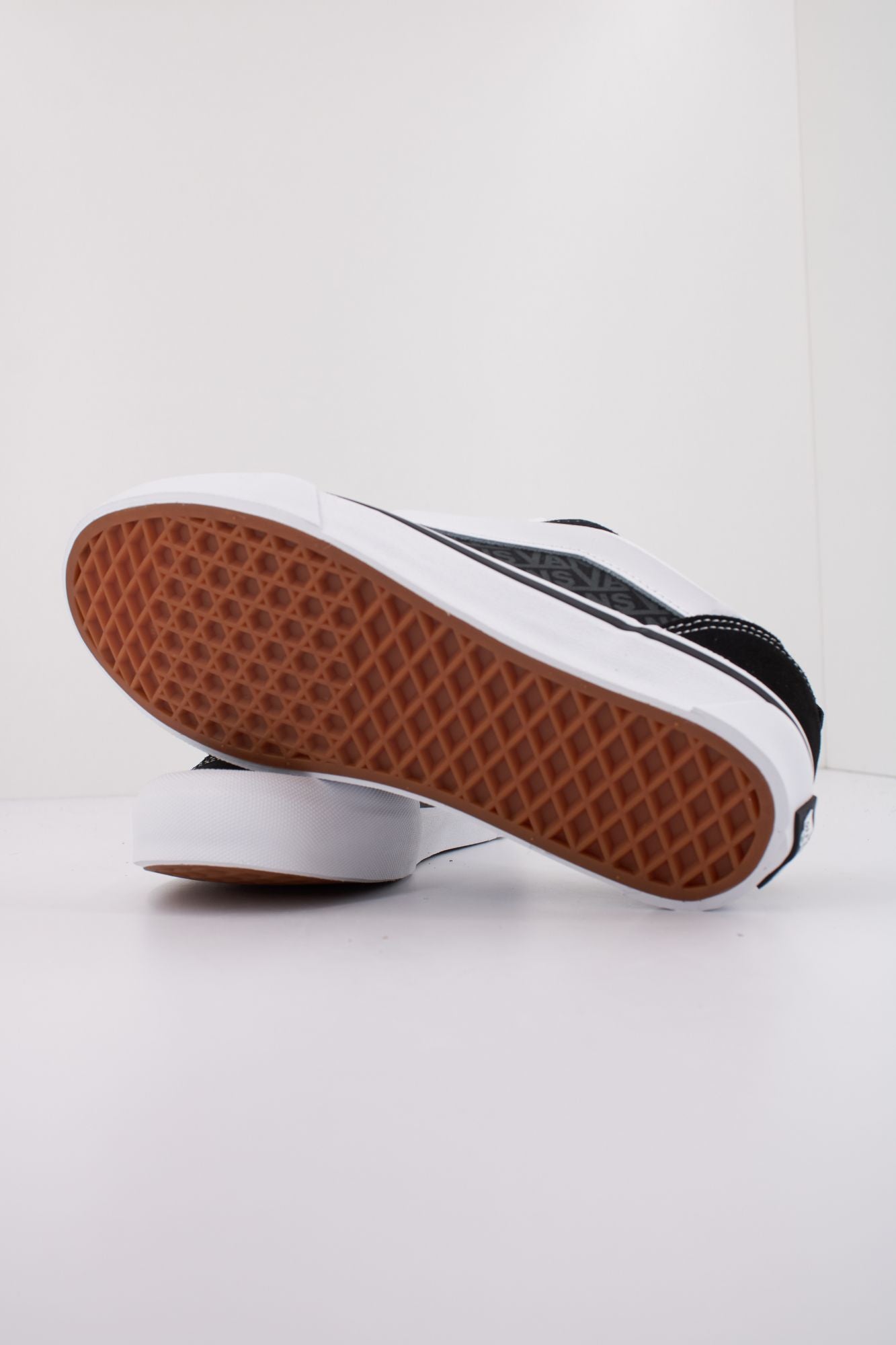 VANS  KNU SKOOL  en color NEGRO (5)