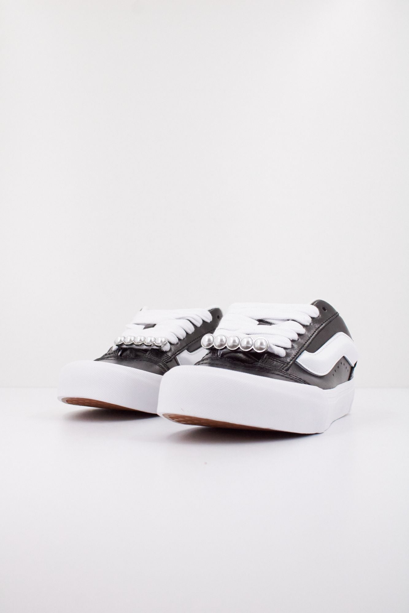 VANS KNU SKOOL en color NEGRO (2)