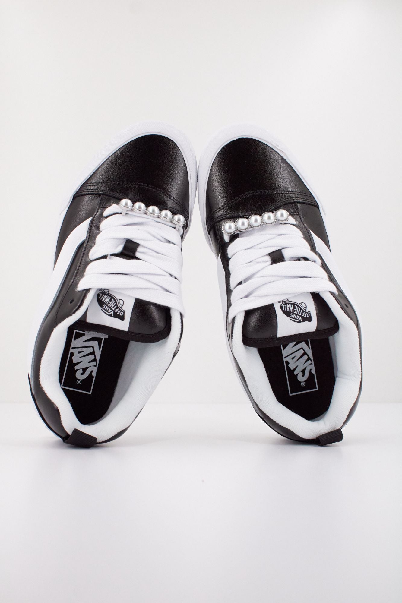 VANS KNU SKOOL en color NEGRO (3)