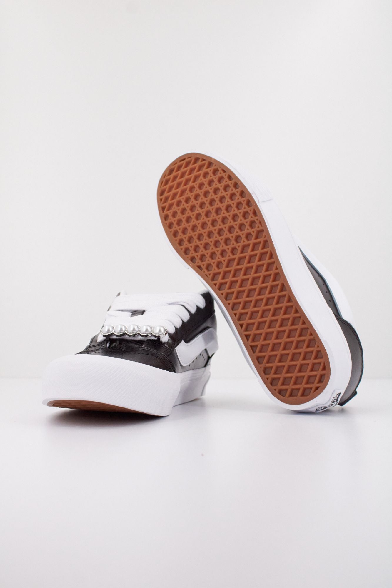 VANS KNU SKOOL en color NEGRO (5)