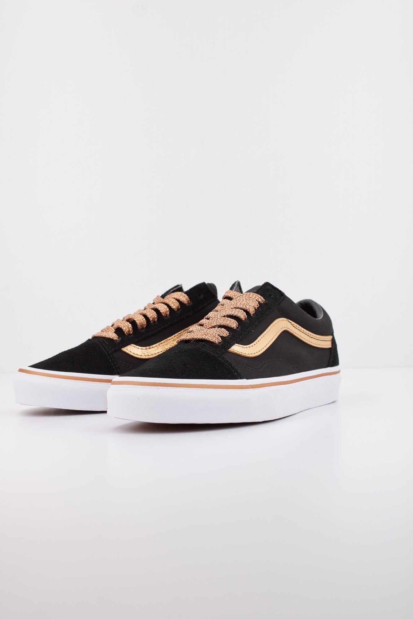 VANS OLD SKOOL MTLC en color NEGRO (2)
