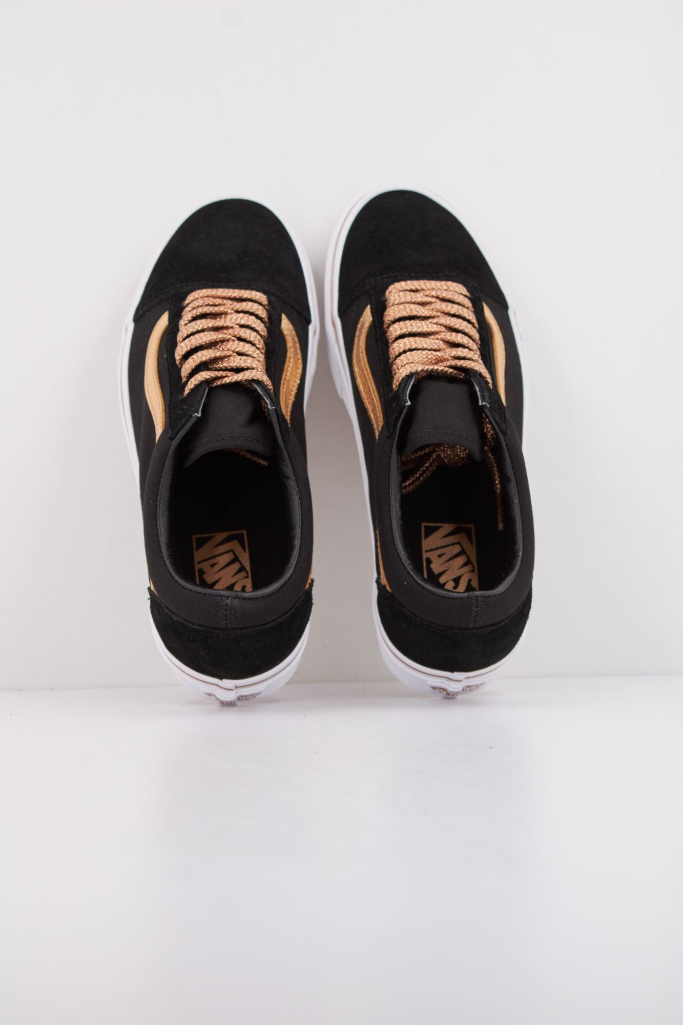 VANS OLD SKOOL MTLC en color NEGRO (3)