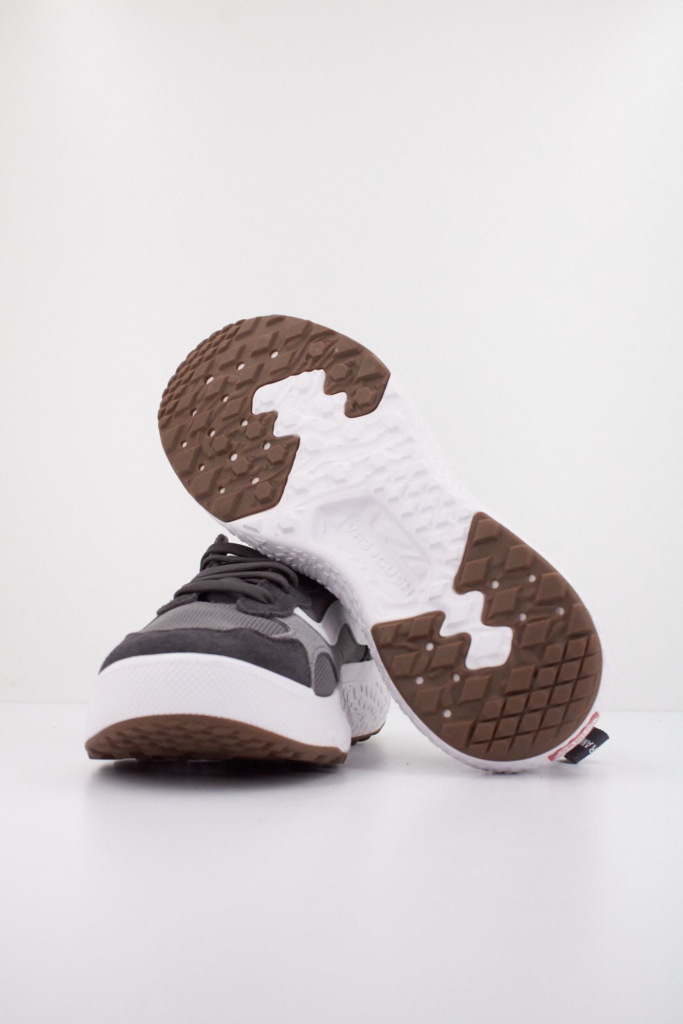 VANS ULTRA RANGE NEO VR3 en color GRIS (5)