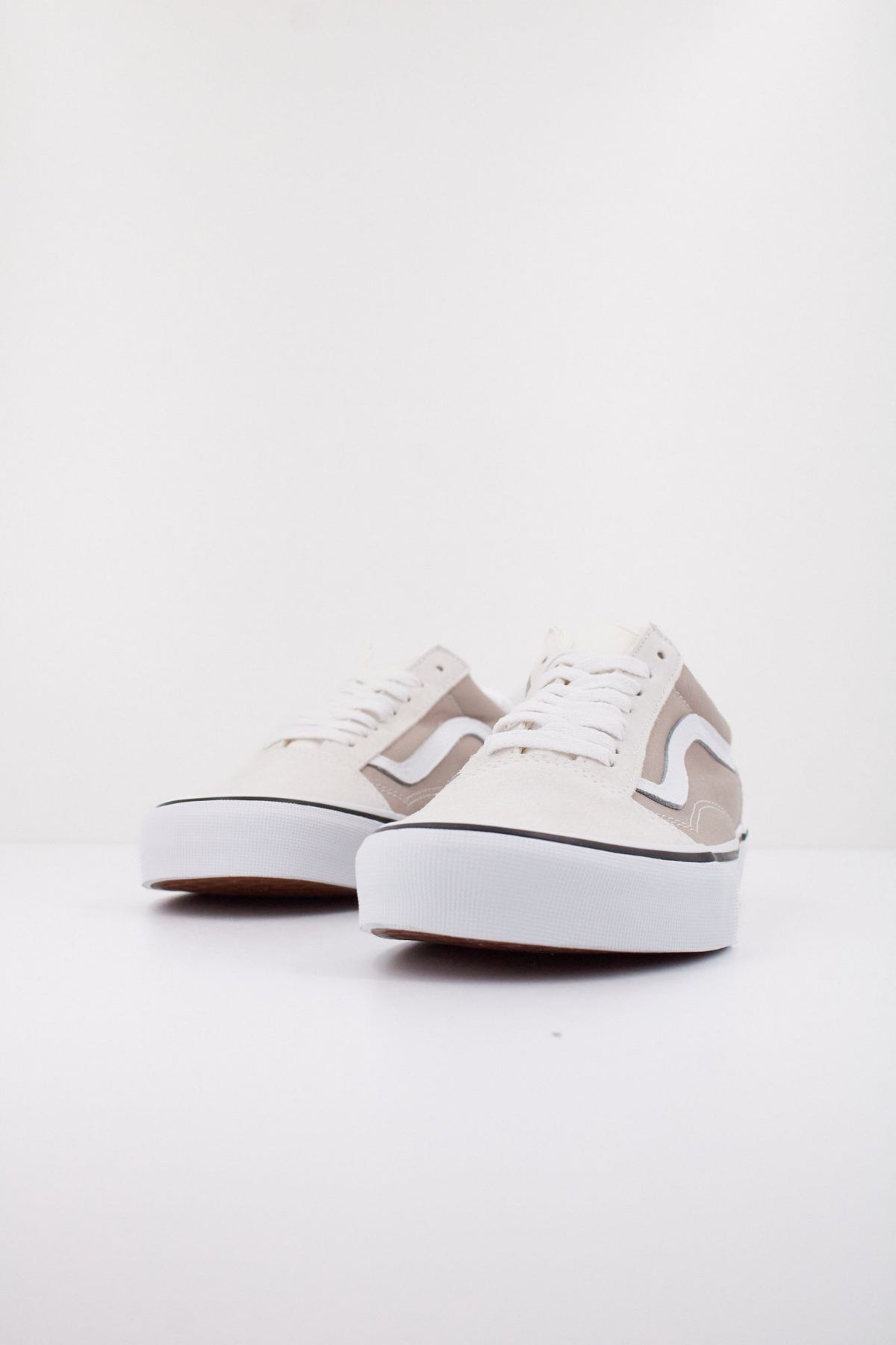 VANS OLD SKOOL VN000D6W7D61 en color BEIS (2)