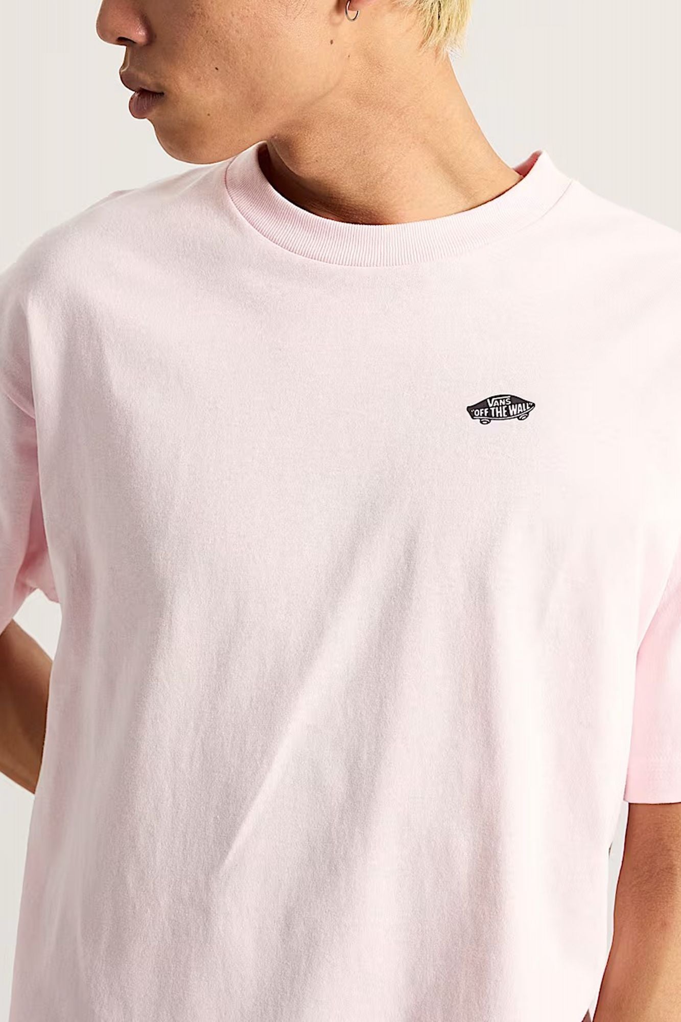 VANS STYLE 76 II LOOSE SS T en color ROSA (4)