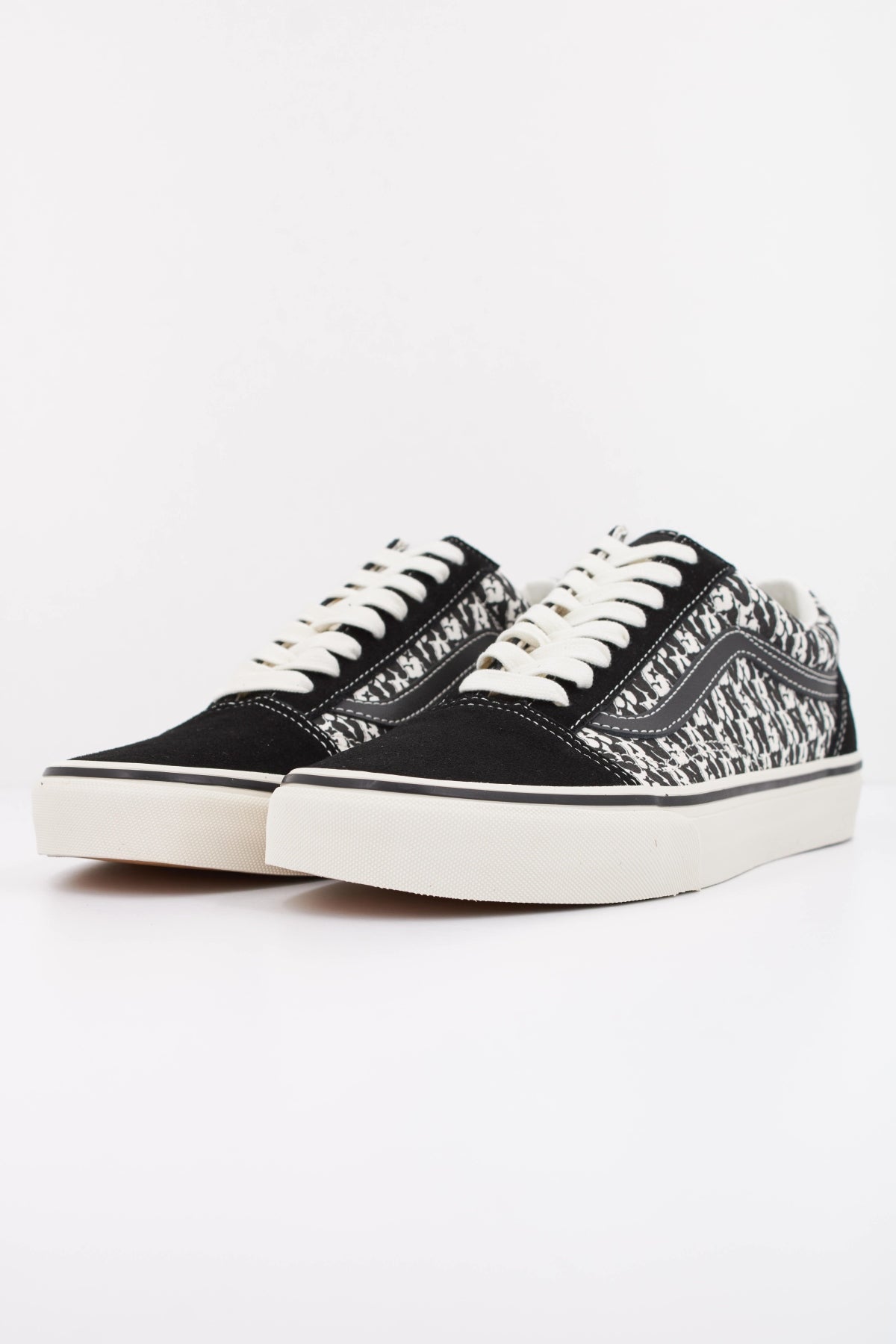 VANS OLD SKOOL VN000E9TBPT1 en color NEGRO (2)