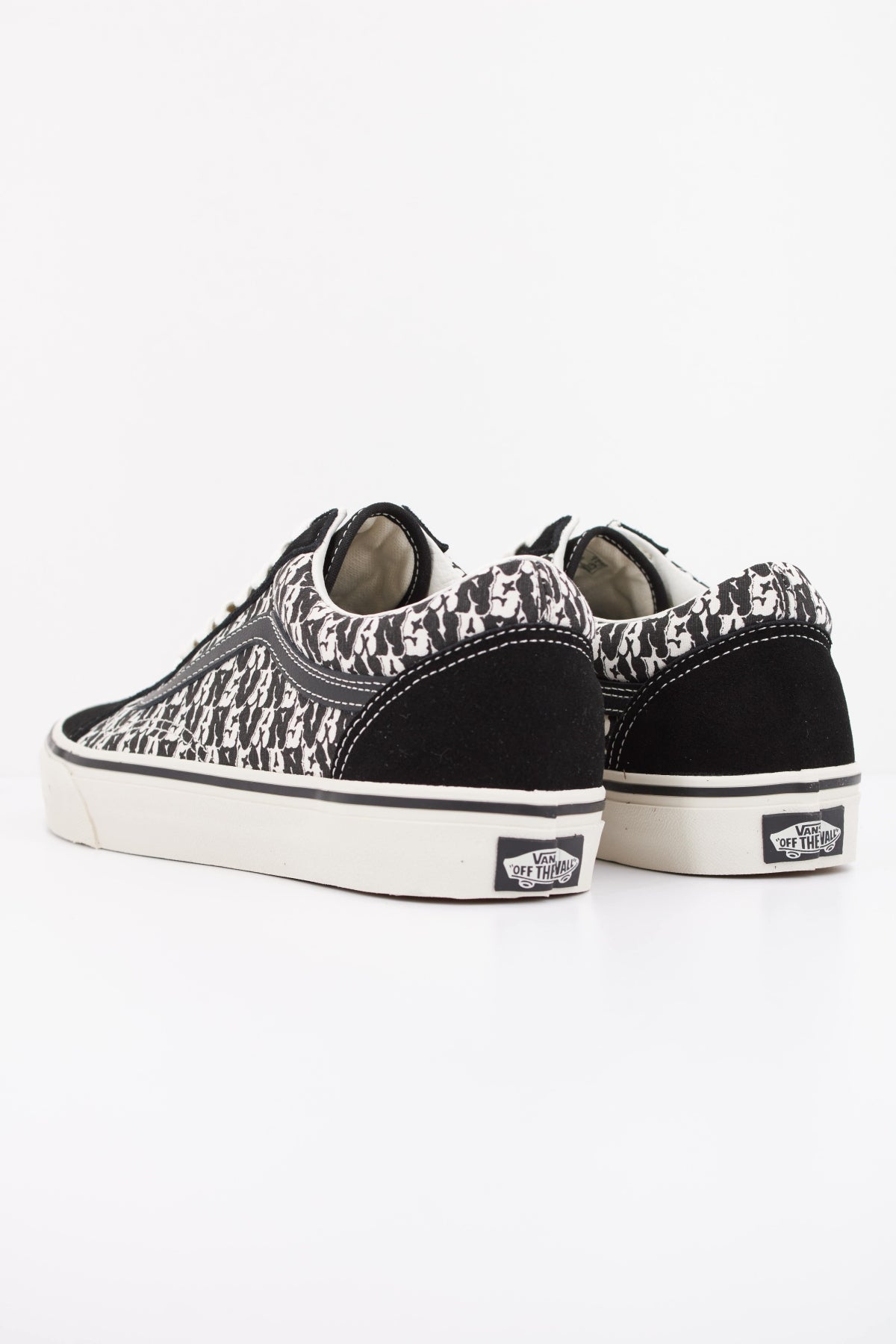 VANS OLD SKOOL en color NEGRO (4)