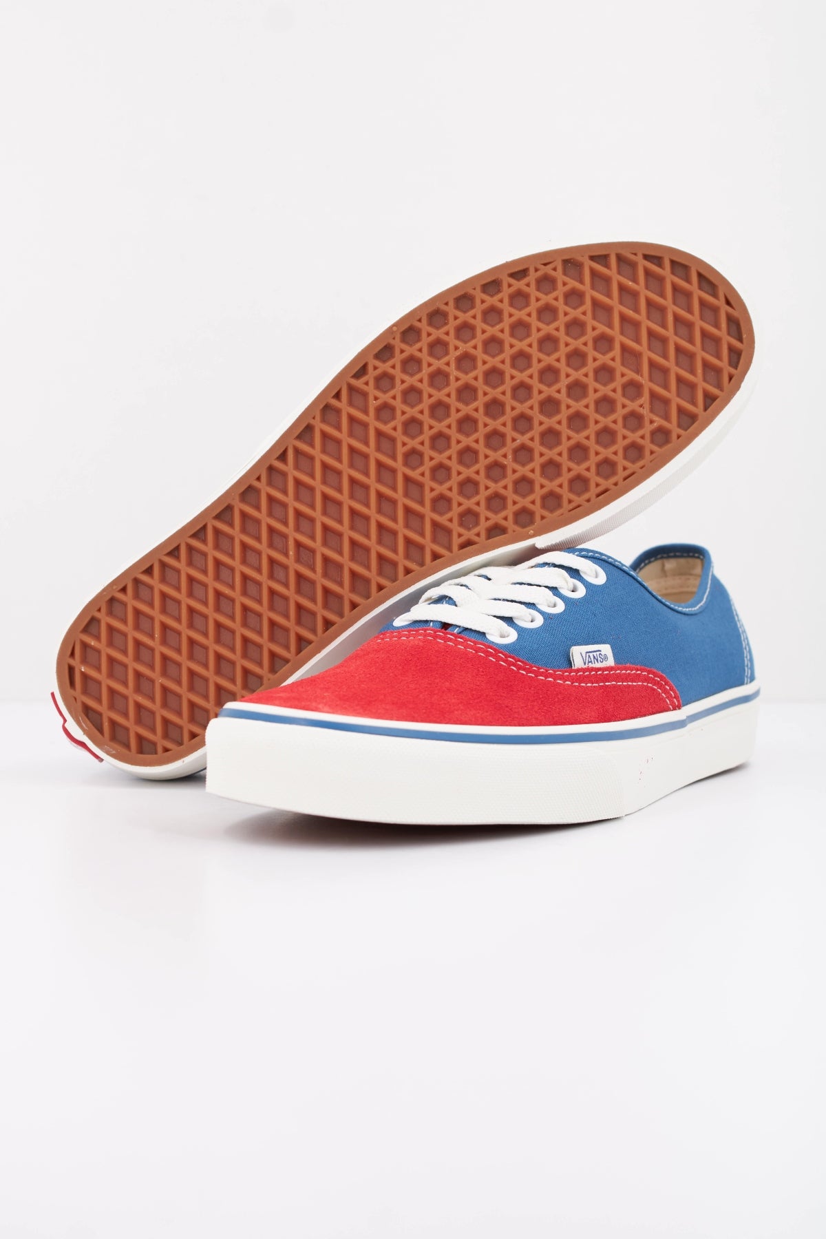 VANS AUTHENTIC VN000EHHIZQ1 en color MULTICOLOR (5)