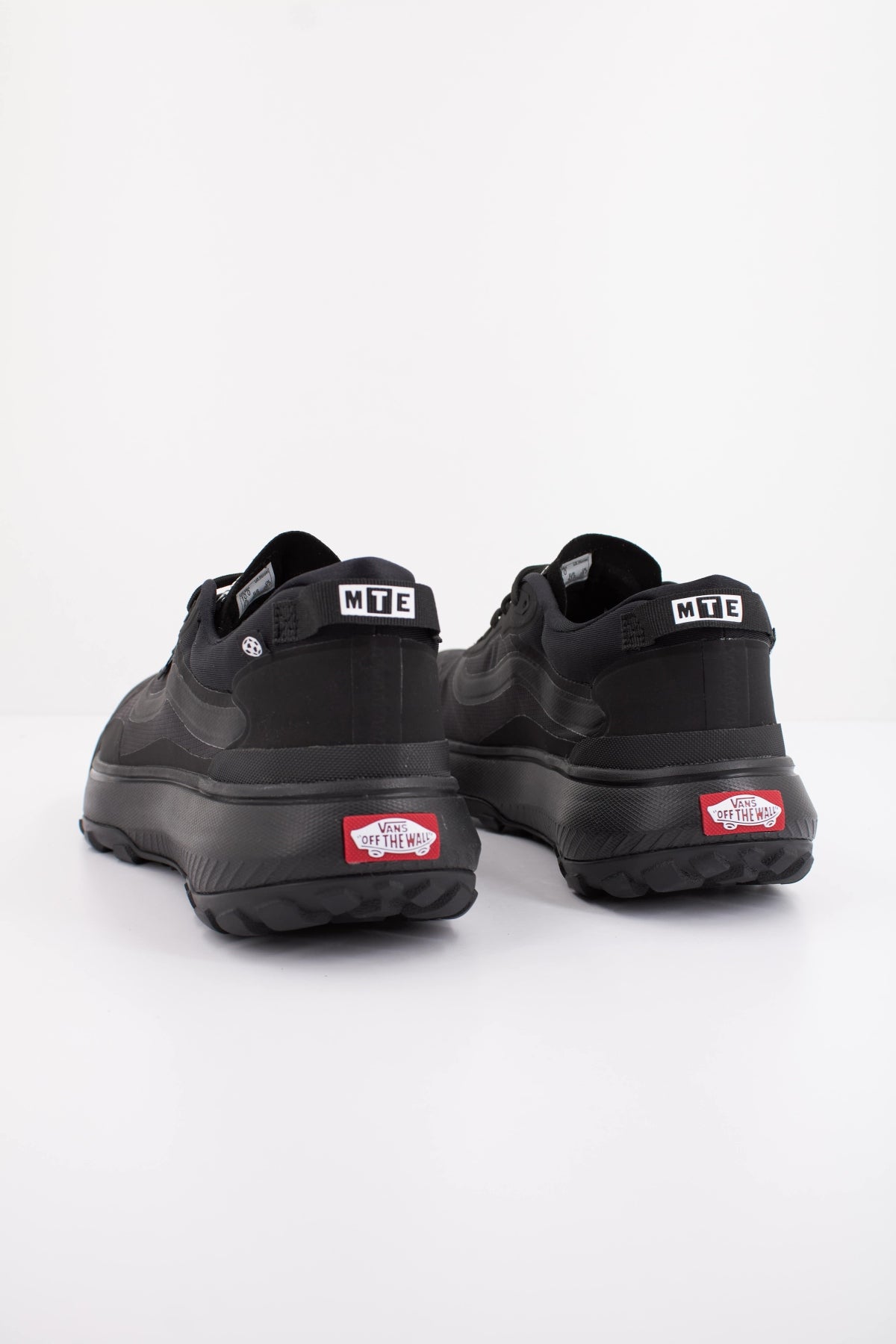 VANS MTE CROSSPATH VN000CVUBKA1 en color NEGRO (4)