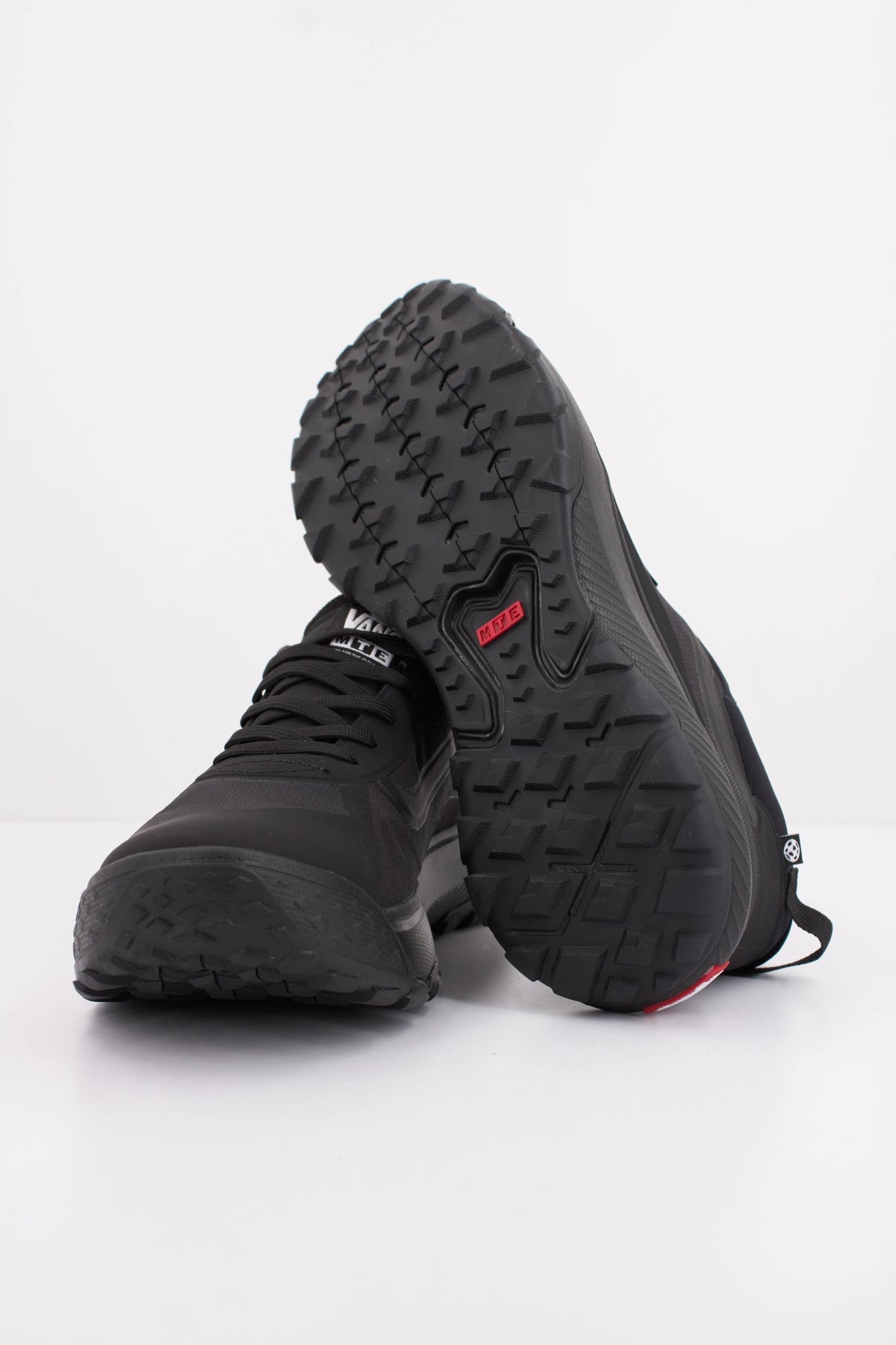 VANS MTE CROSSPATH VN000CVUBKA1 en color NEGRO (5)