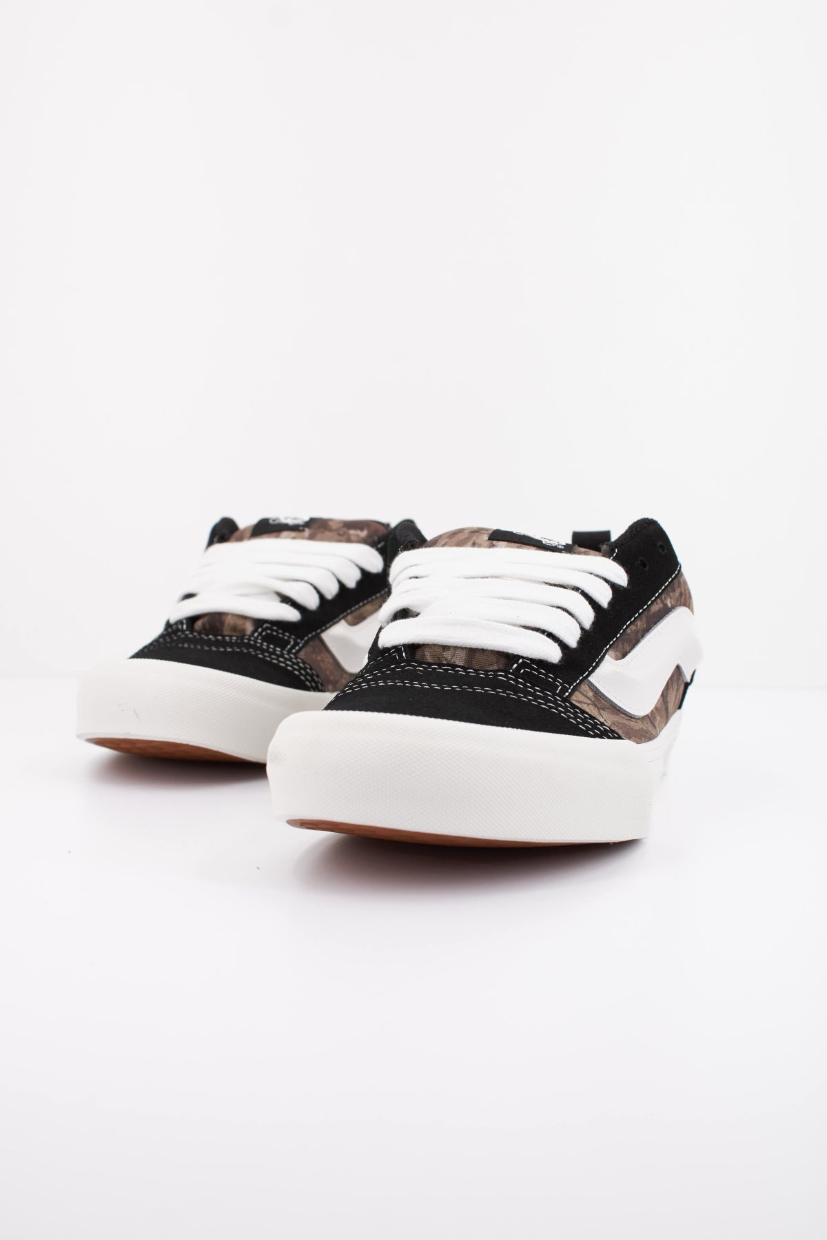 VANS KNU SKOOL en color NEGRO (2)