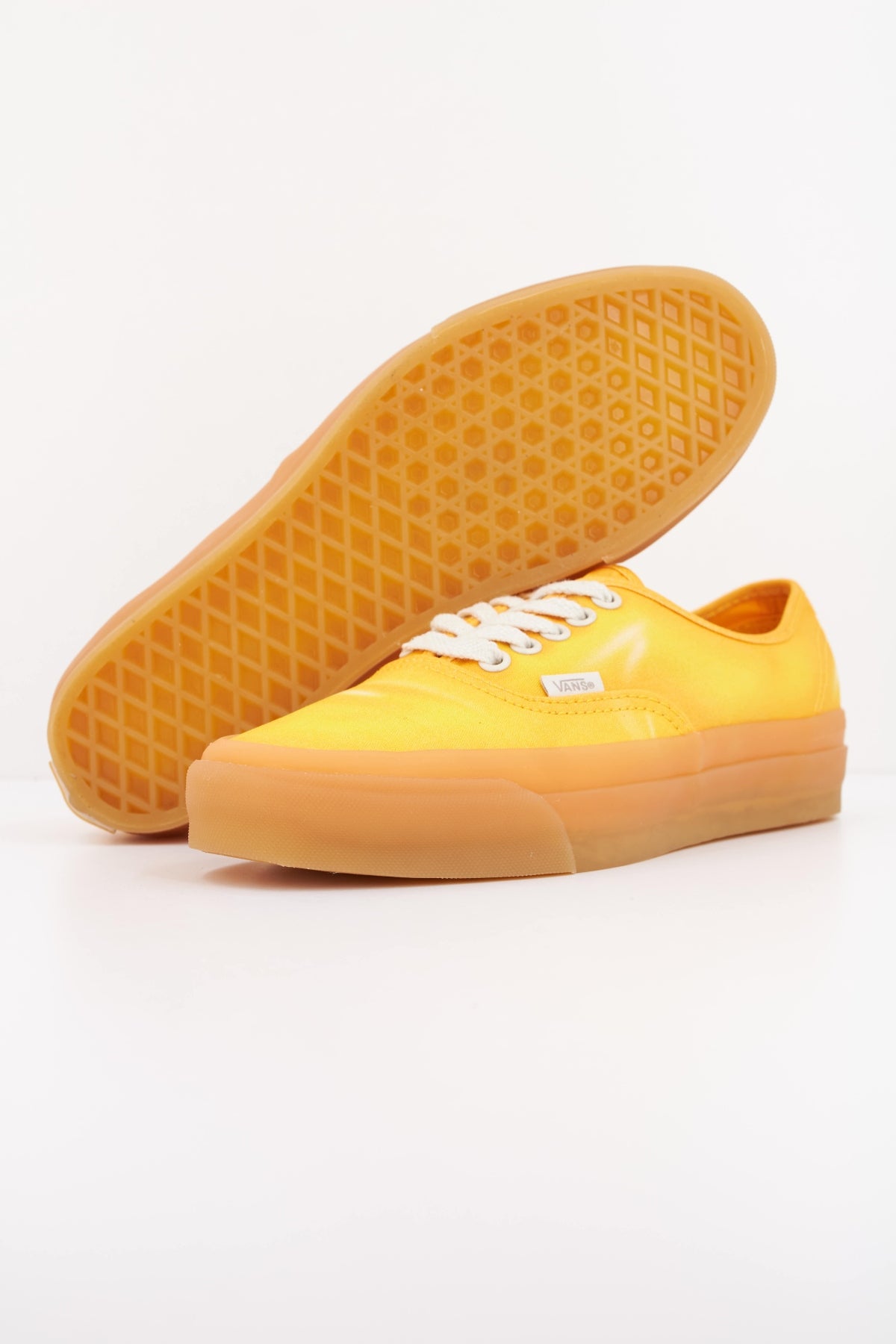 VANS LX AUTHENTIC 44 VN000DB8EN81 en color AMARILLO (5)
