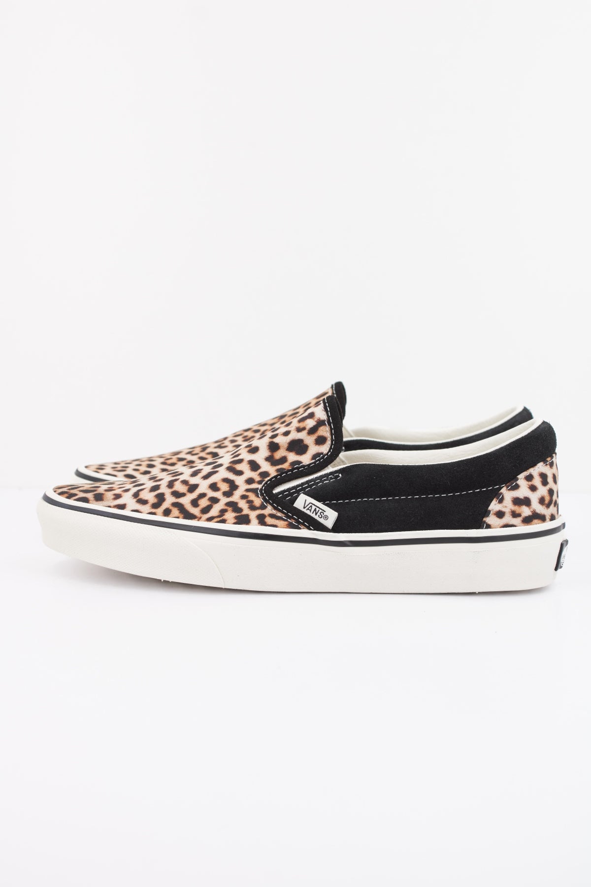 VANS CLASSIC SLIP-ON VN000ED2YY61 en color ANIMAL PRINT (1)