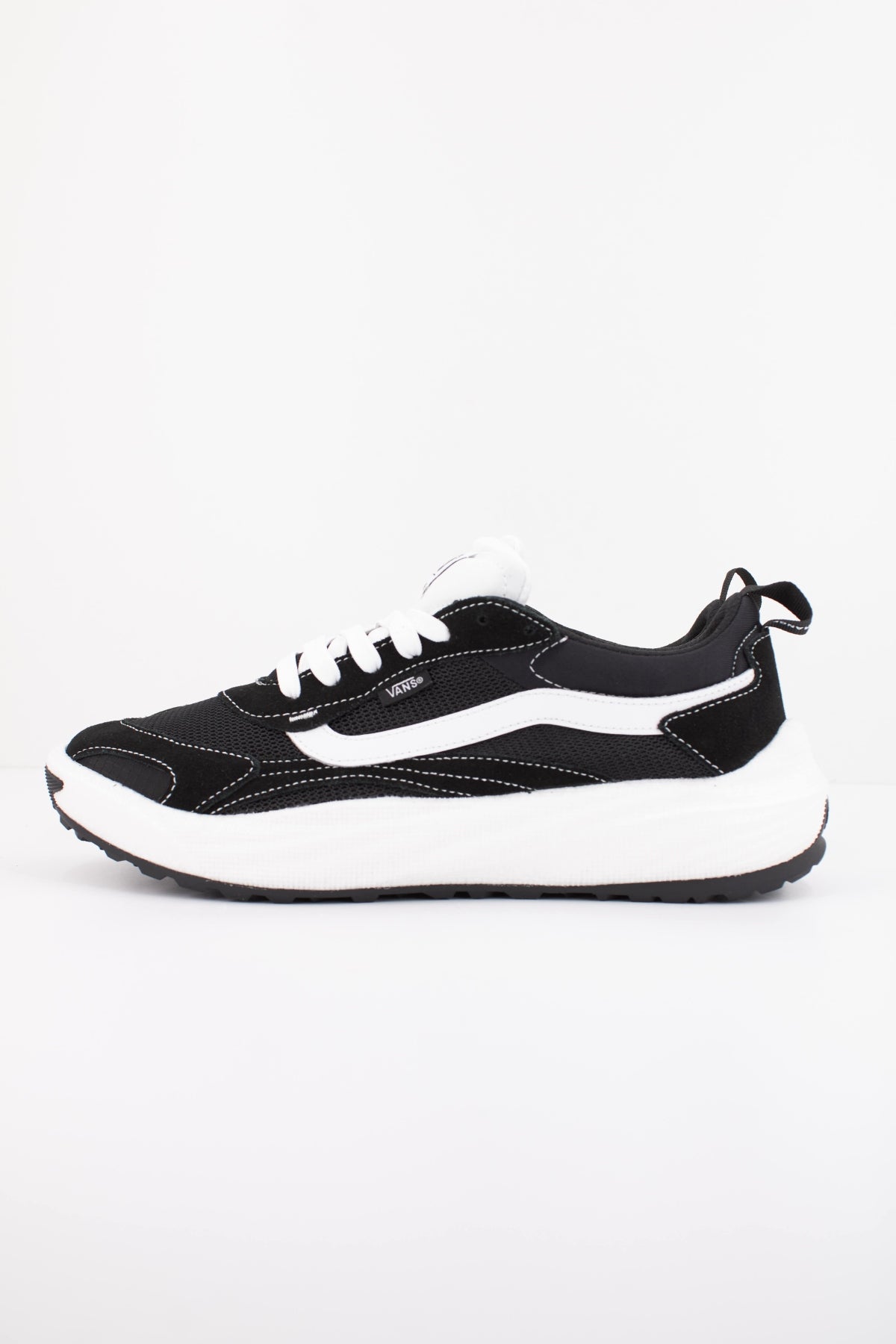 VANS ULTRARANGE NEO 2.0 VN000EJ8BA21 en color NEGRO (1)