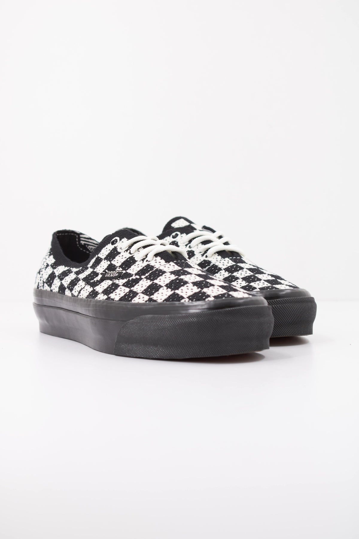 VANS VN000EJC1KP1 en color NEGRO (2)