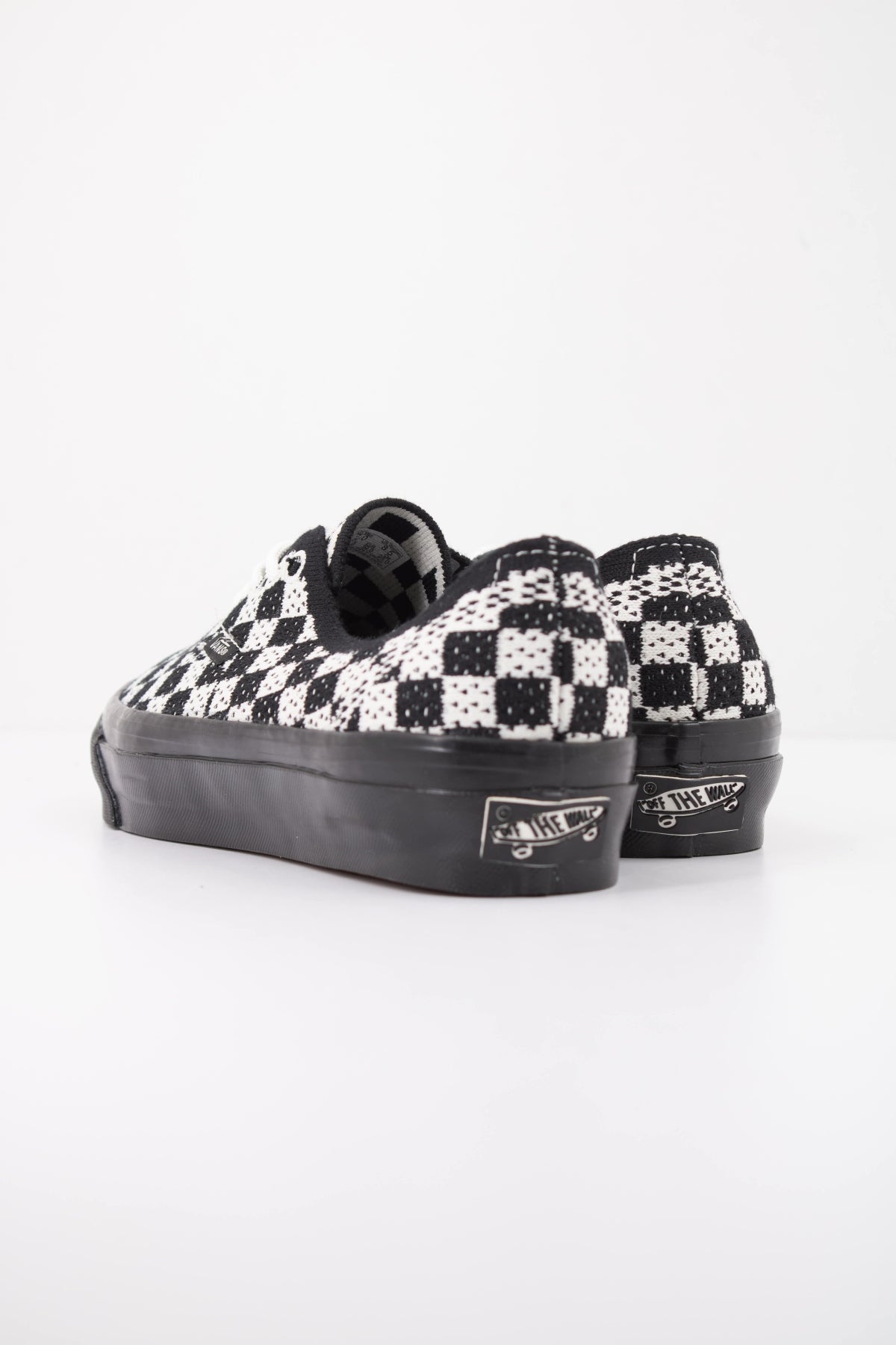 VANS VN000EJC1KP1 en color NEGRO (4)