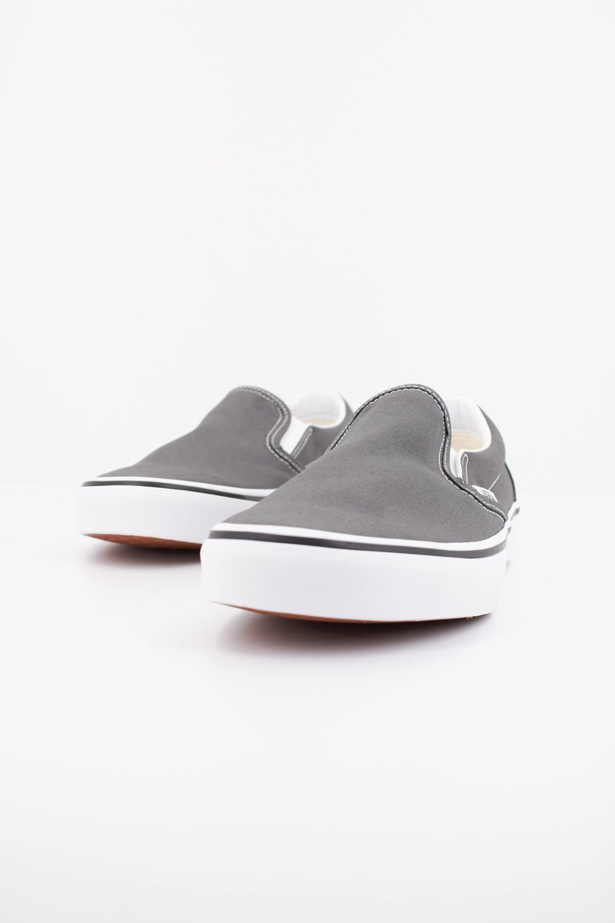 VANS CLASSIC SLIP ON en color GRIS (2)