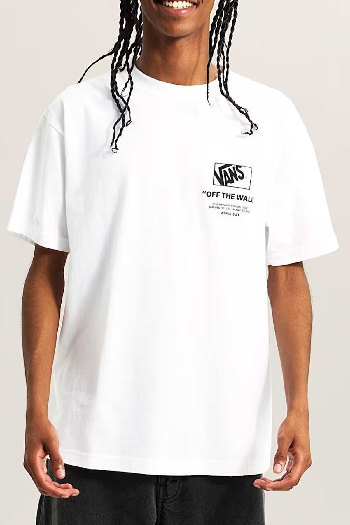 VANS VN000PEWWHT1 STACKED HI SS TEE en color BLANCO (1)