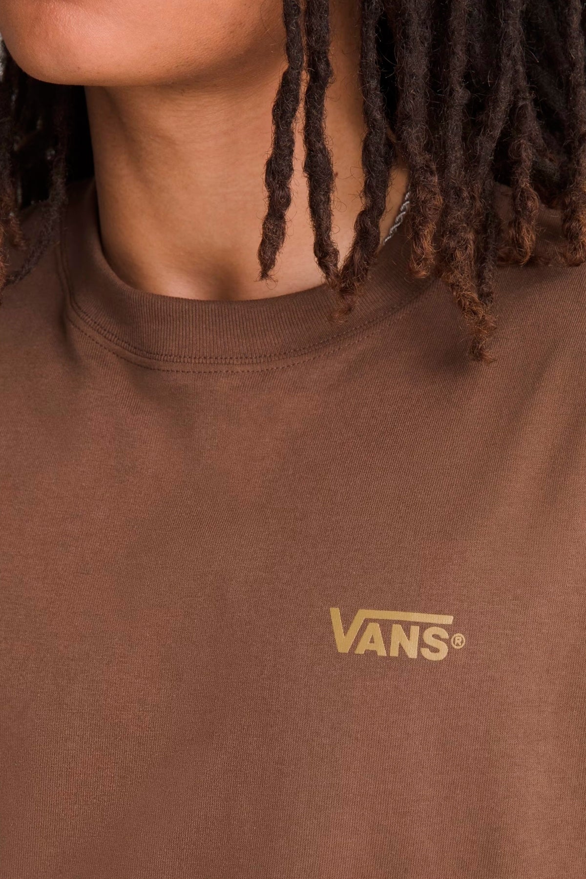 VANS VN000TBXFST1 NEW LEFT CHEST SS TEE en color MARRON (4)