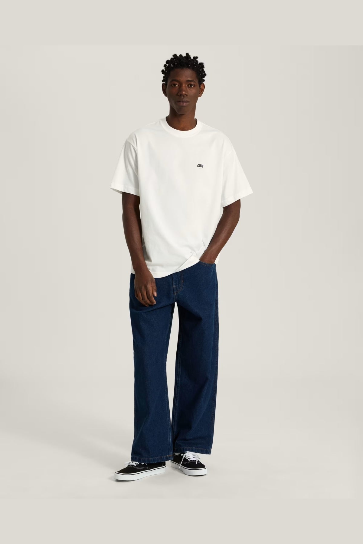 VANS VN000TBXYB21 NEW LEFT CHEST SS TEE en color BLANCO (1)