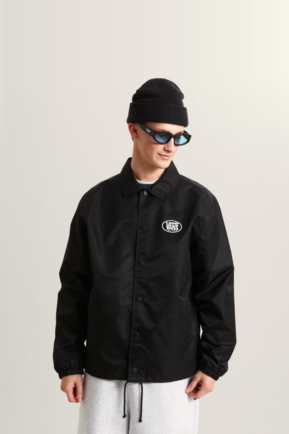 VANS VN000TREBLK1 TORREY NYLON COACHES en color NEGRO (1)