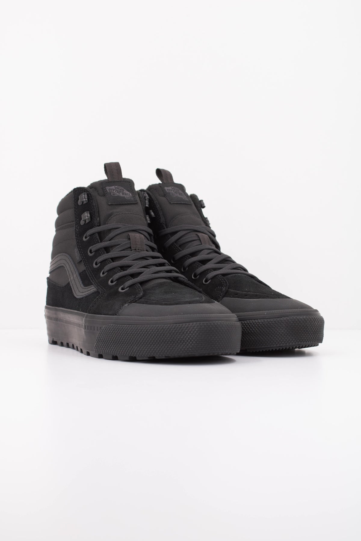 VANS VN000DAQBKA1 SK8 HI WATERPROOF INSU en color NEGRO (2)