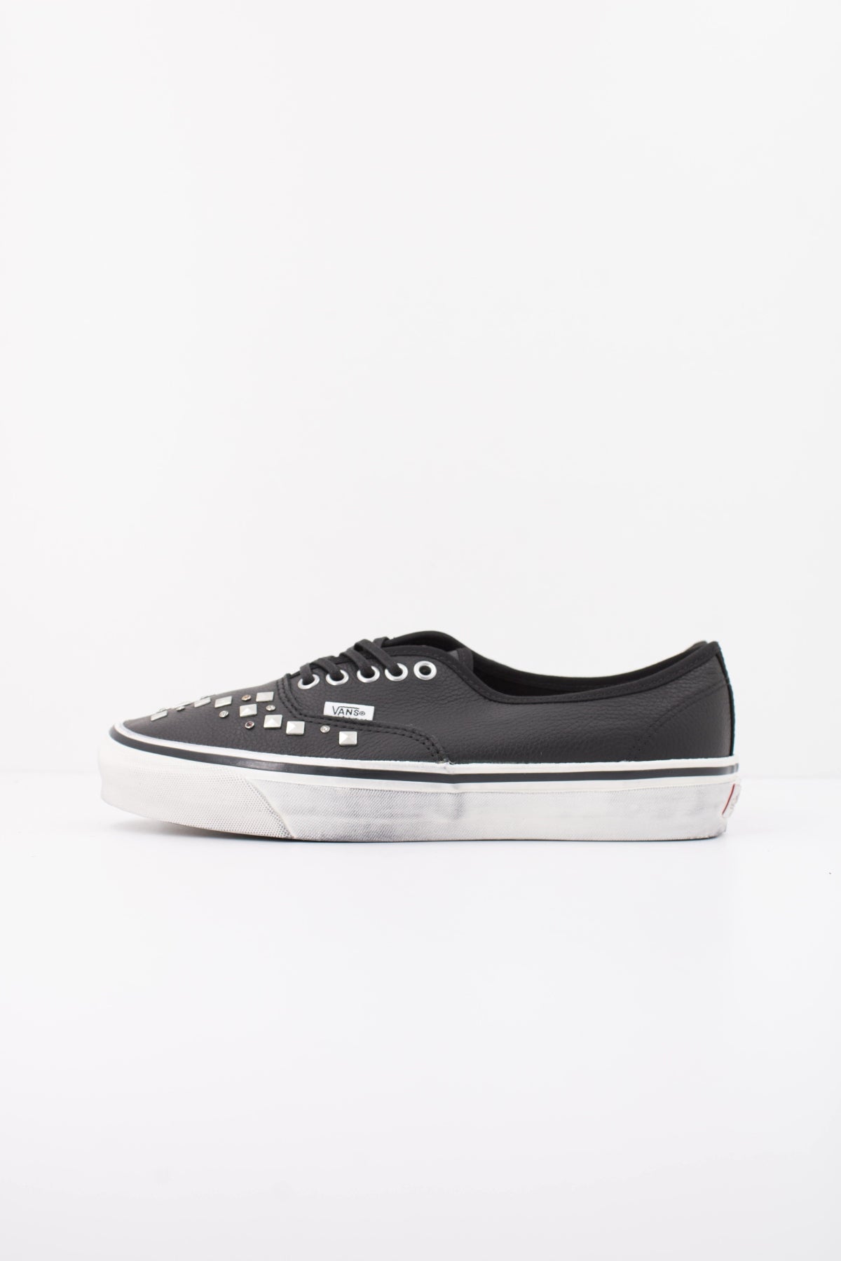VANS VN000D9NBLK1 LX AUTHENTIC en color NEGRO (1)